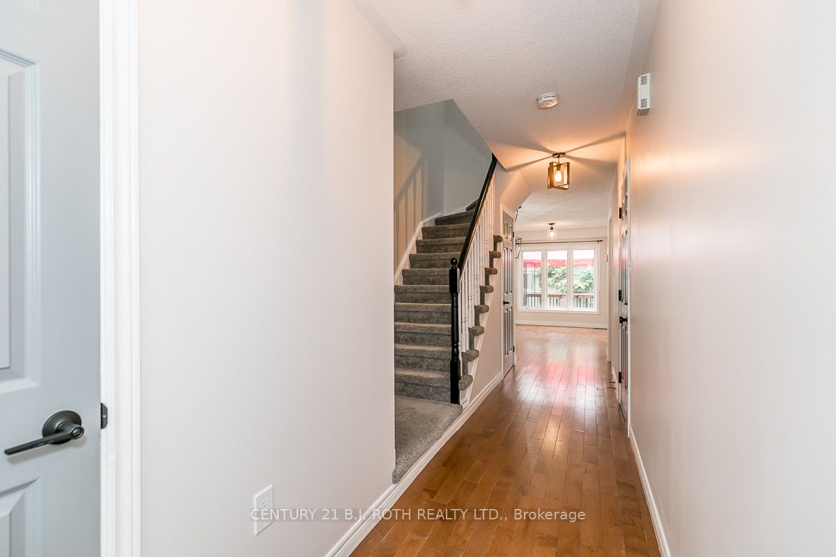 430 Mapleview Drive E 18 Property Photo 6