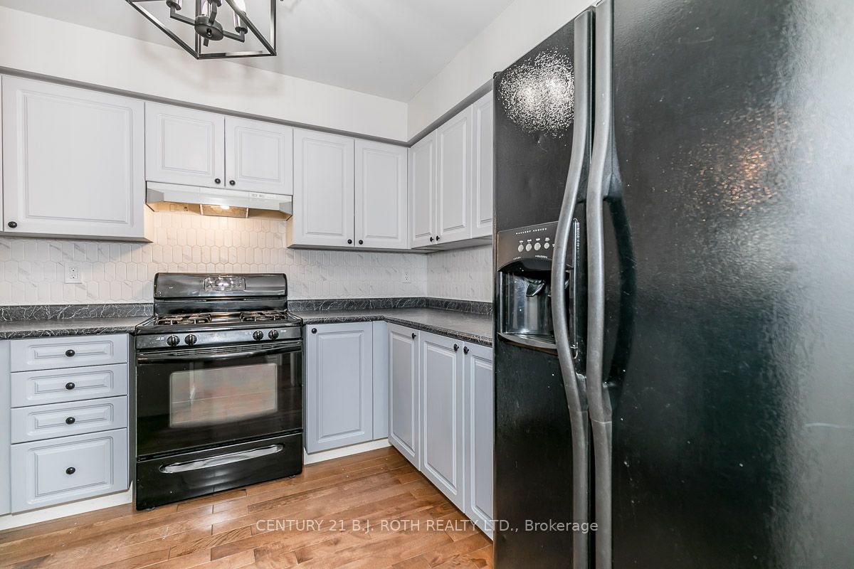 430 Mapleview Drive E 18 Property Photo 15