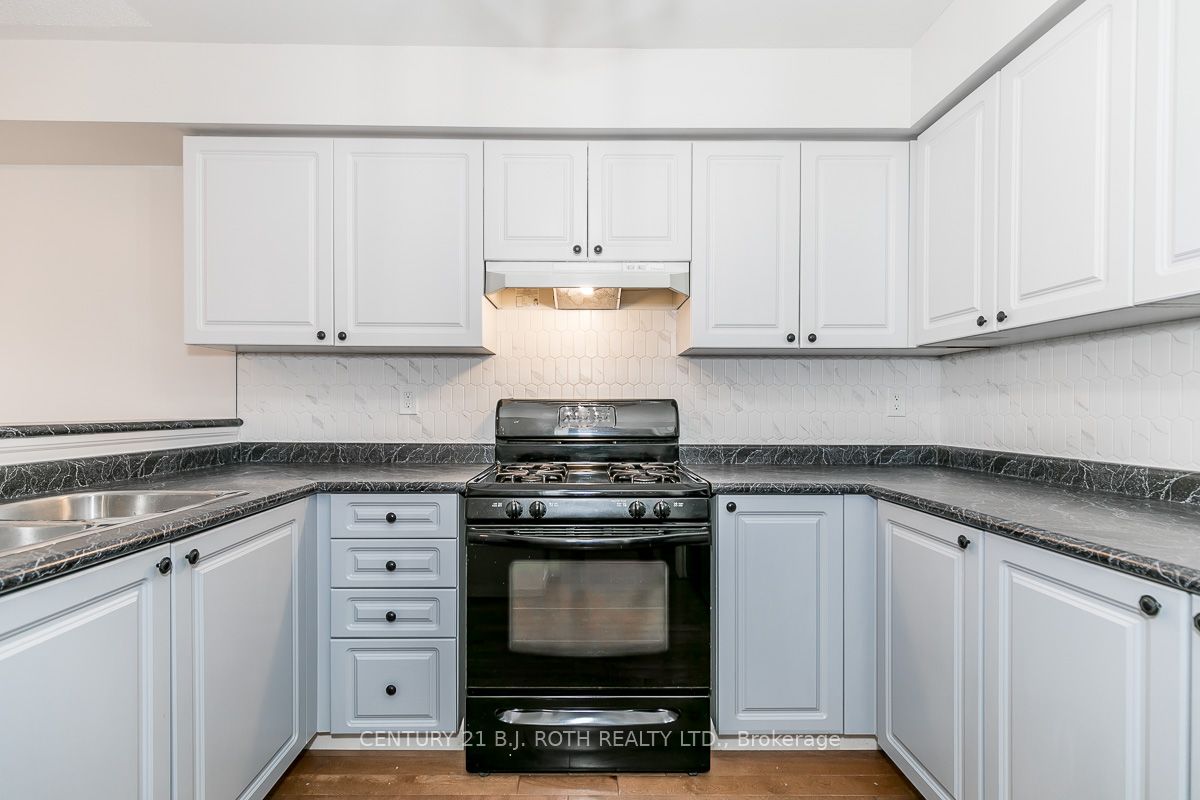 430 Mapleview Drive E 18 Property Photo 16
