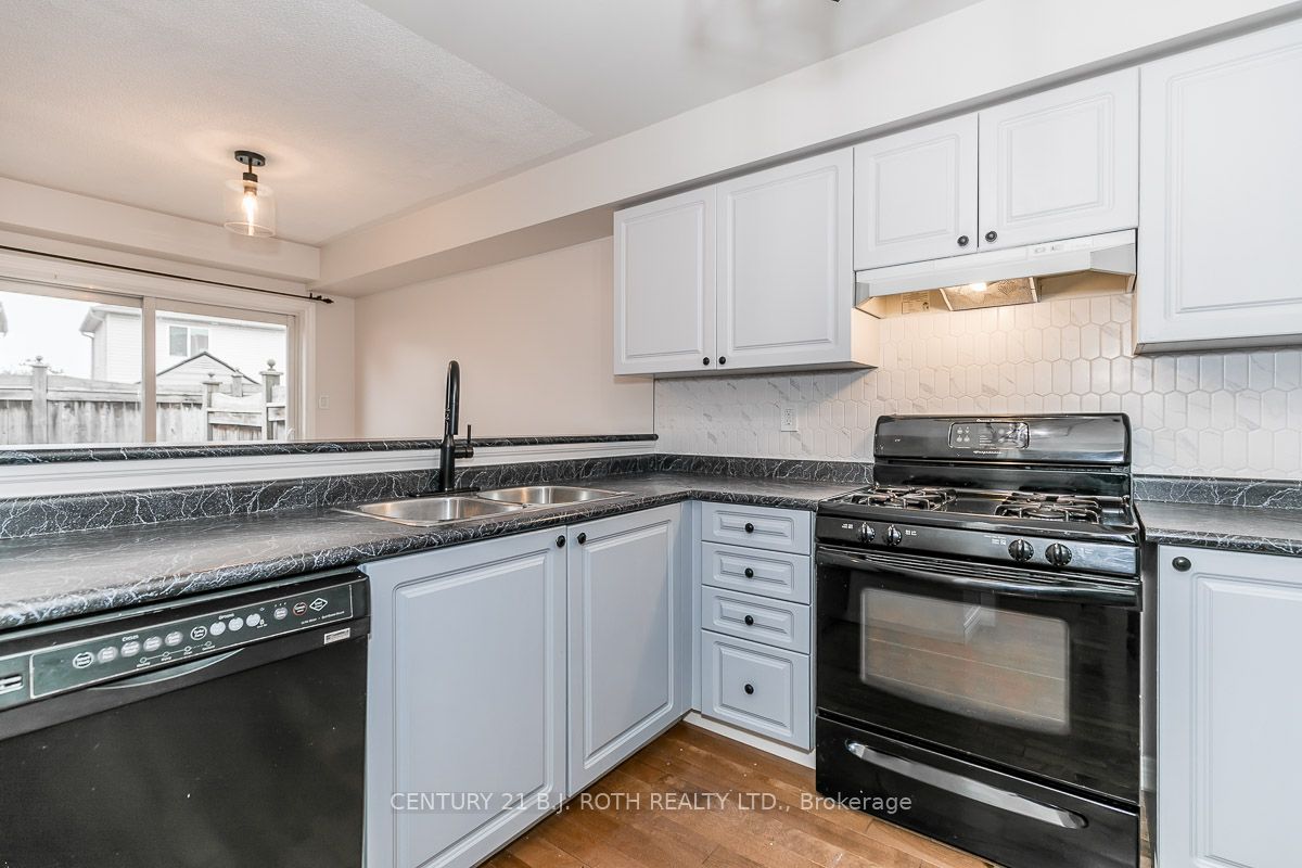 430 Mapleview Drive E 18 Property Photo 17