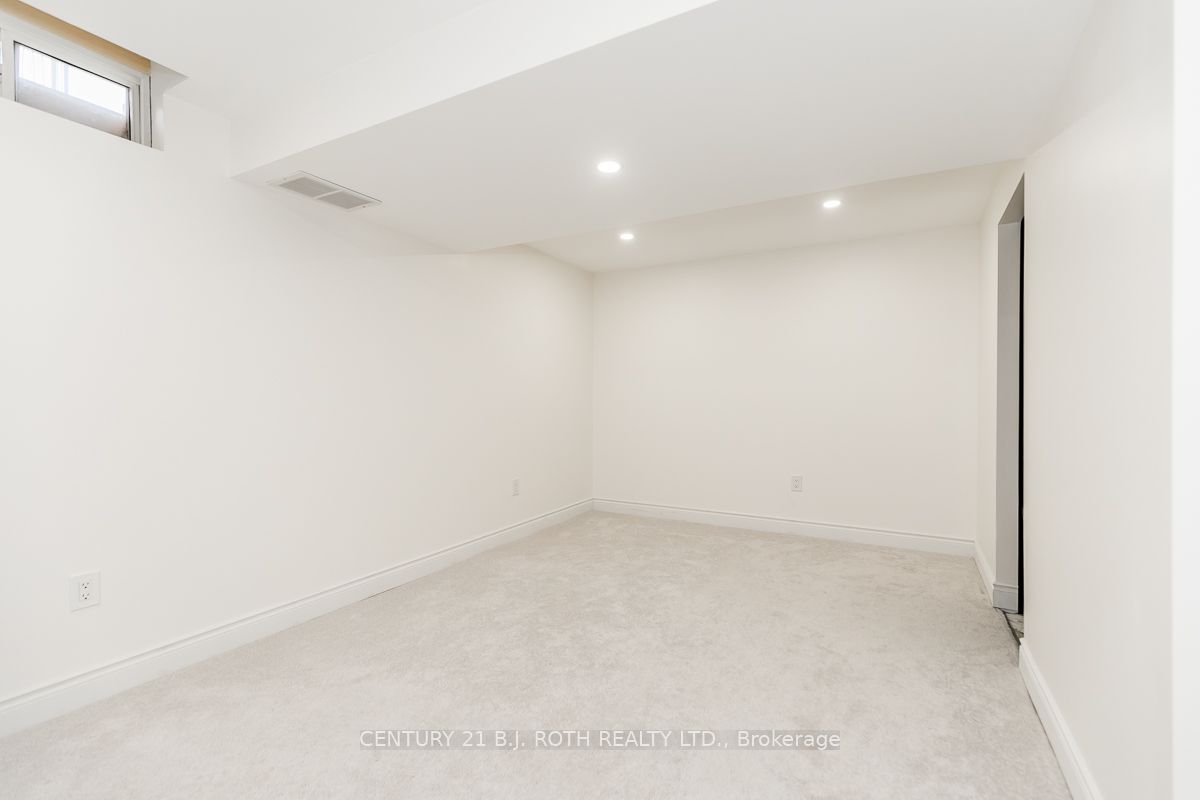 430 Mapleview Drive E 18 Property Photo 34
