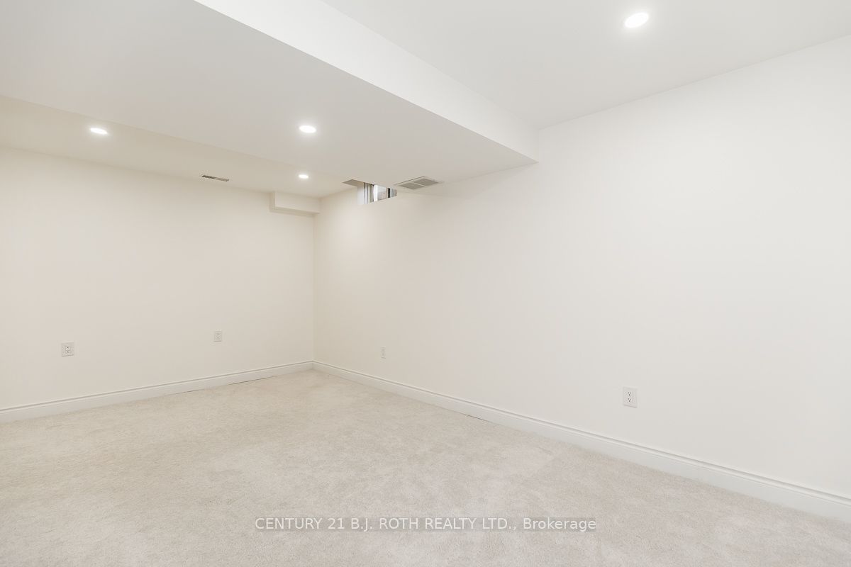 430 Mapleview Drive E 18 Property Photo 37