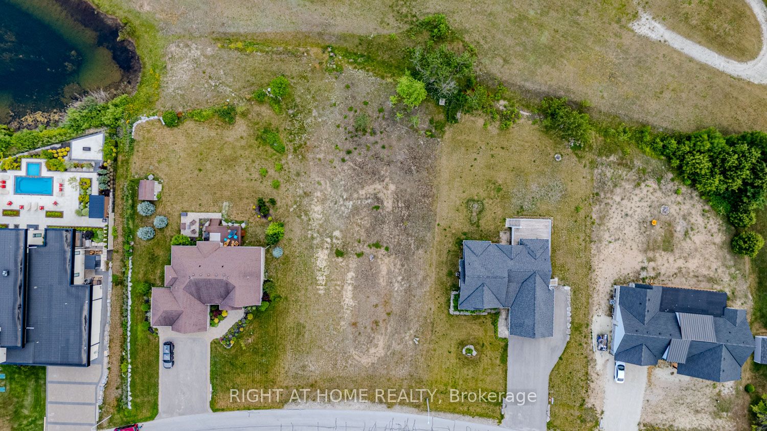 8 Deanna Drive Property Photo 3