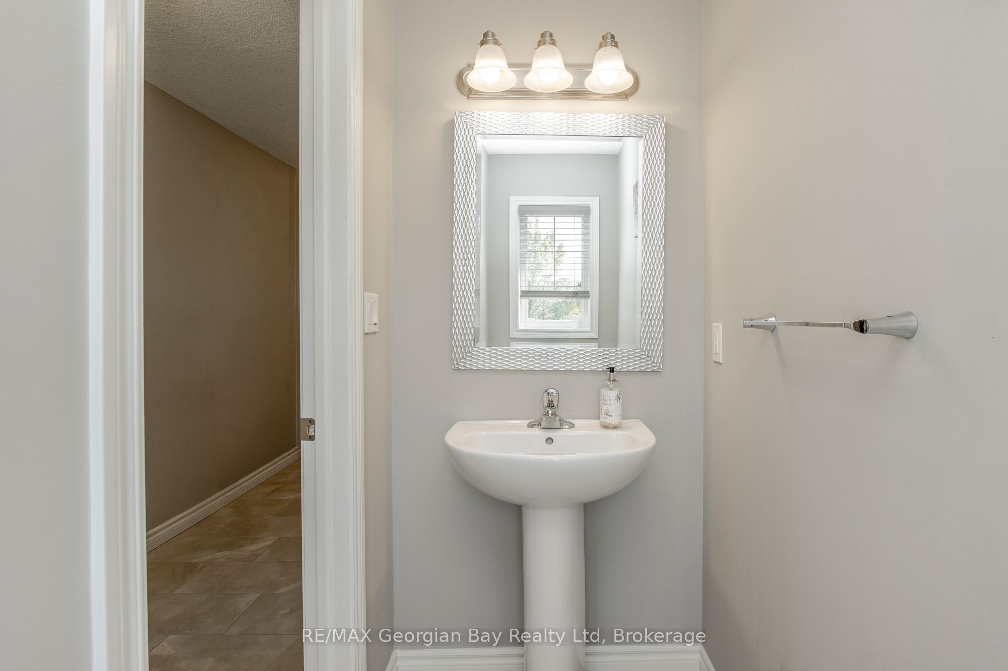 956 Cook Drive Property Photo 3