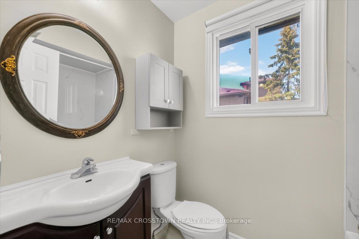 1095 Mississaga Street W 121 Property Photo 5