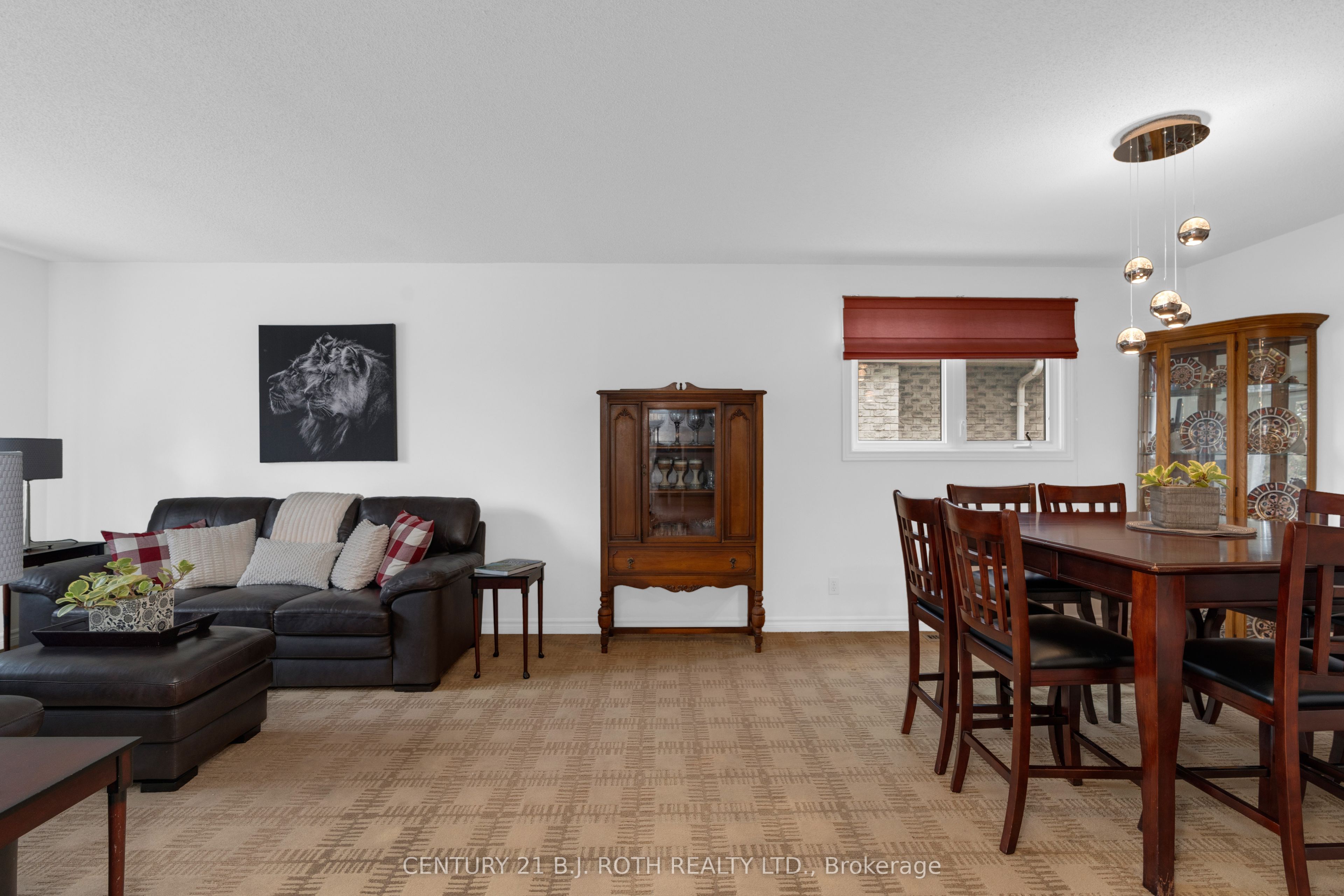 37 Laurentian Lane Property Photo 7