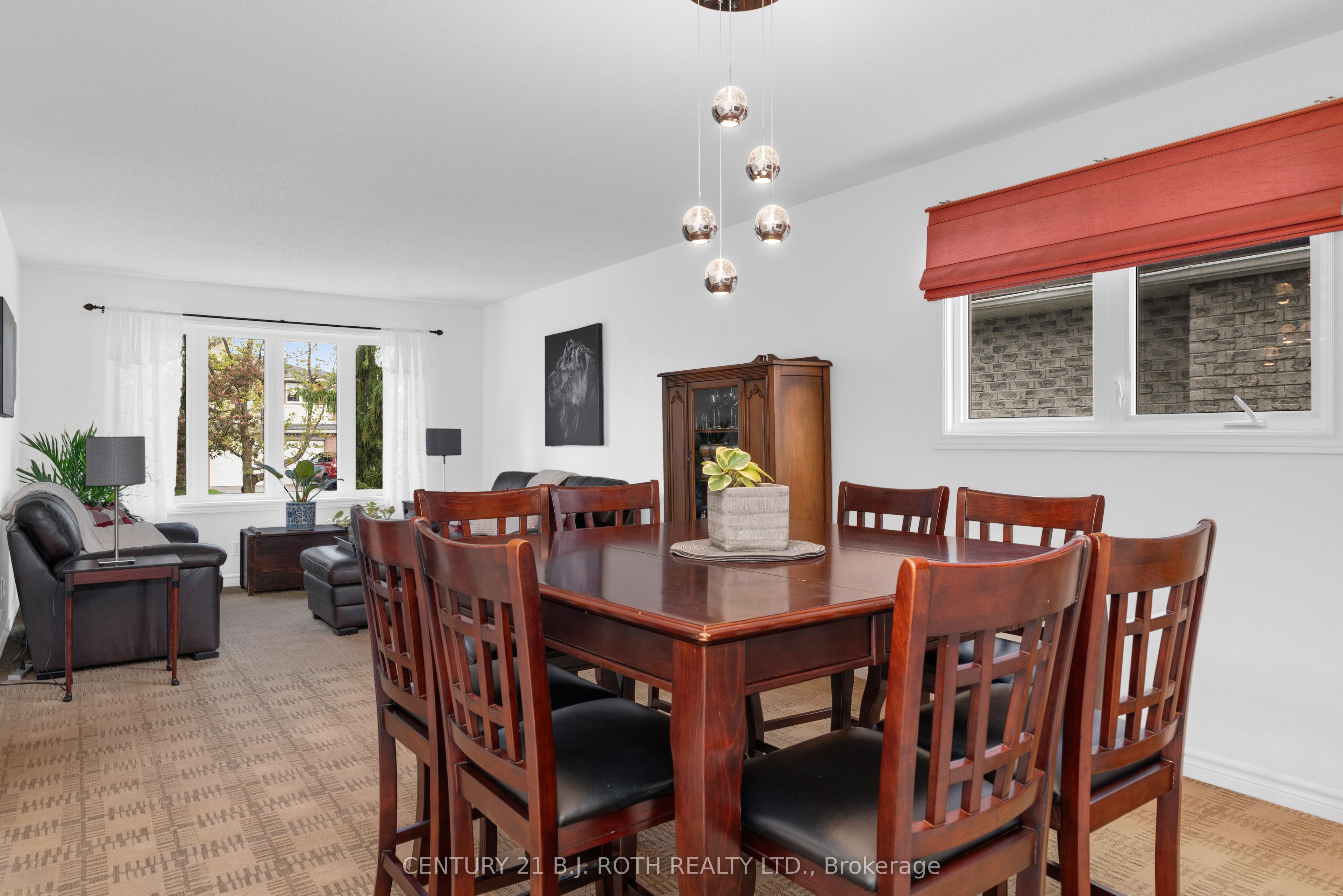 37 Laurentian Lane Property Photo 11