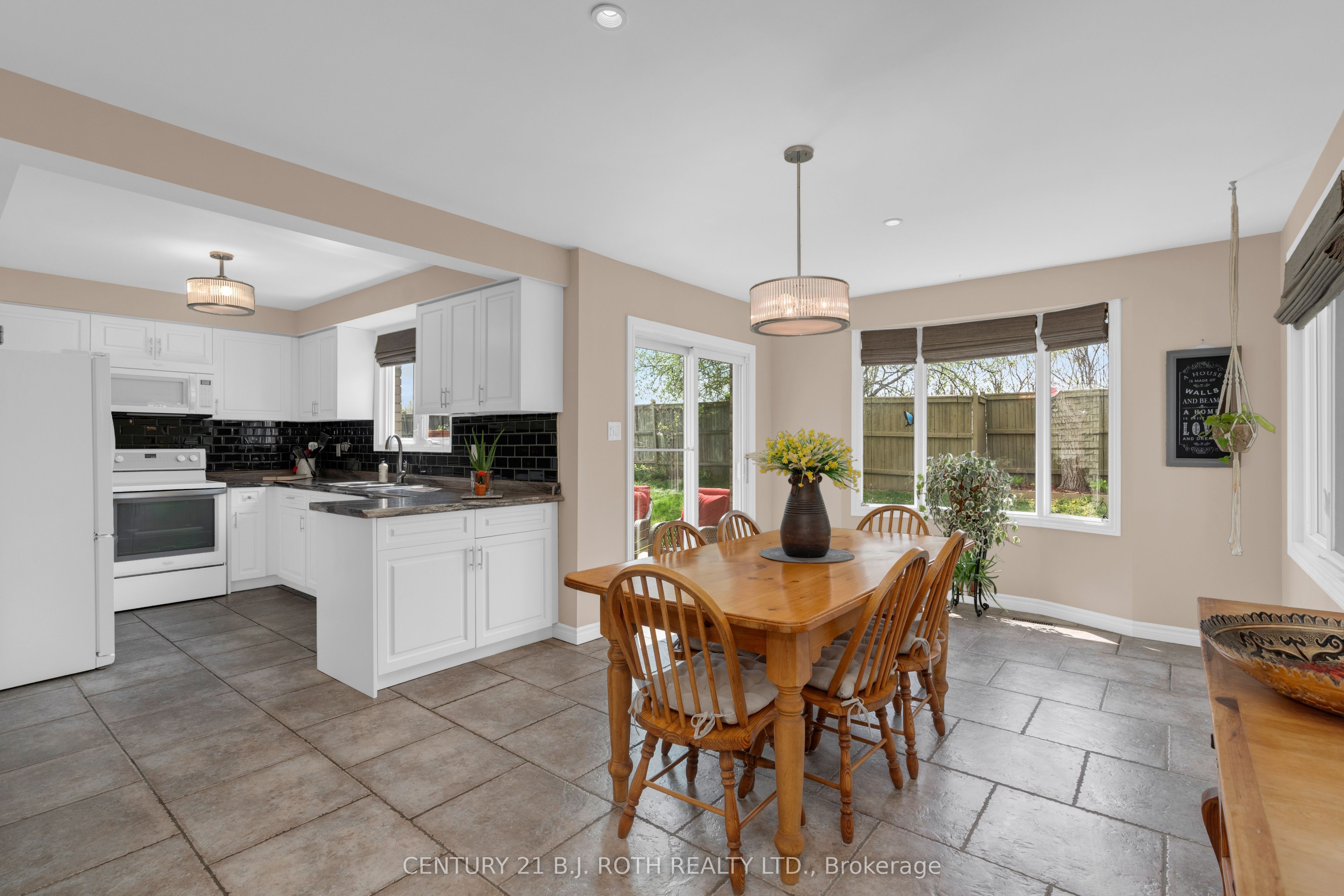 37 Laurentian Lane Property Photo 15