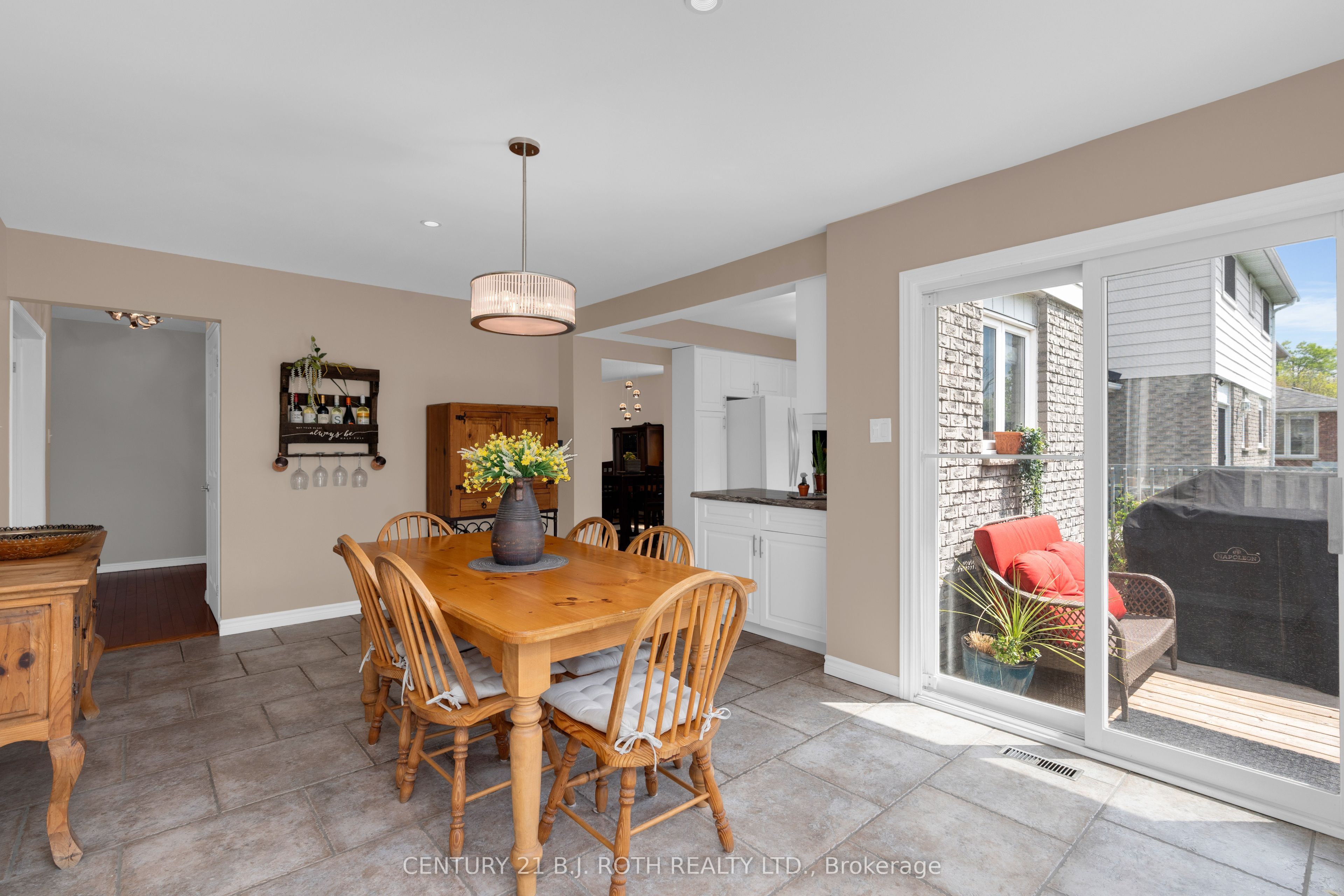 37 Laurentian Lane Property Photo 16
