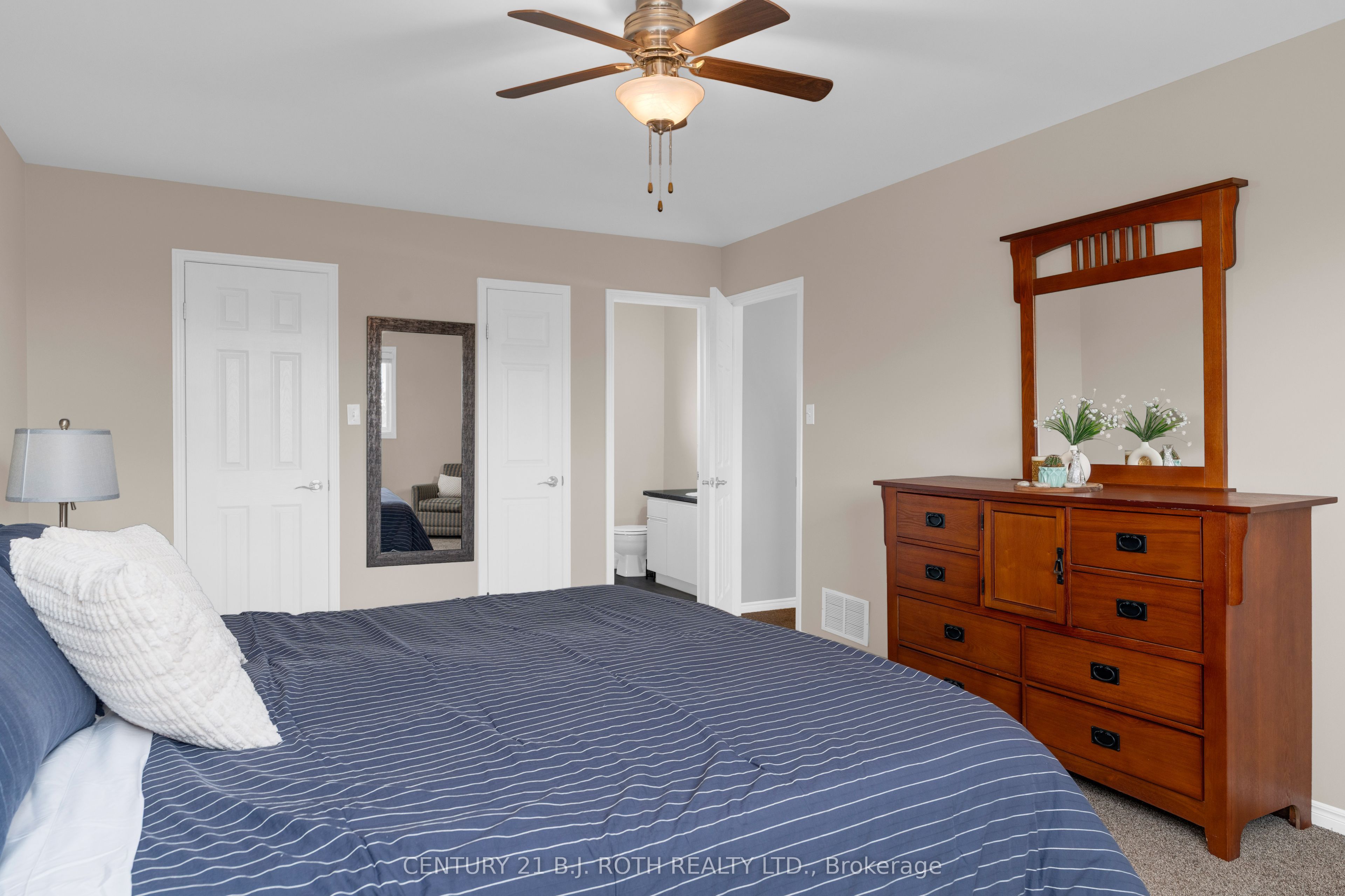 37 Laurentian Lane Property Photo 26