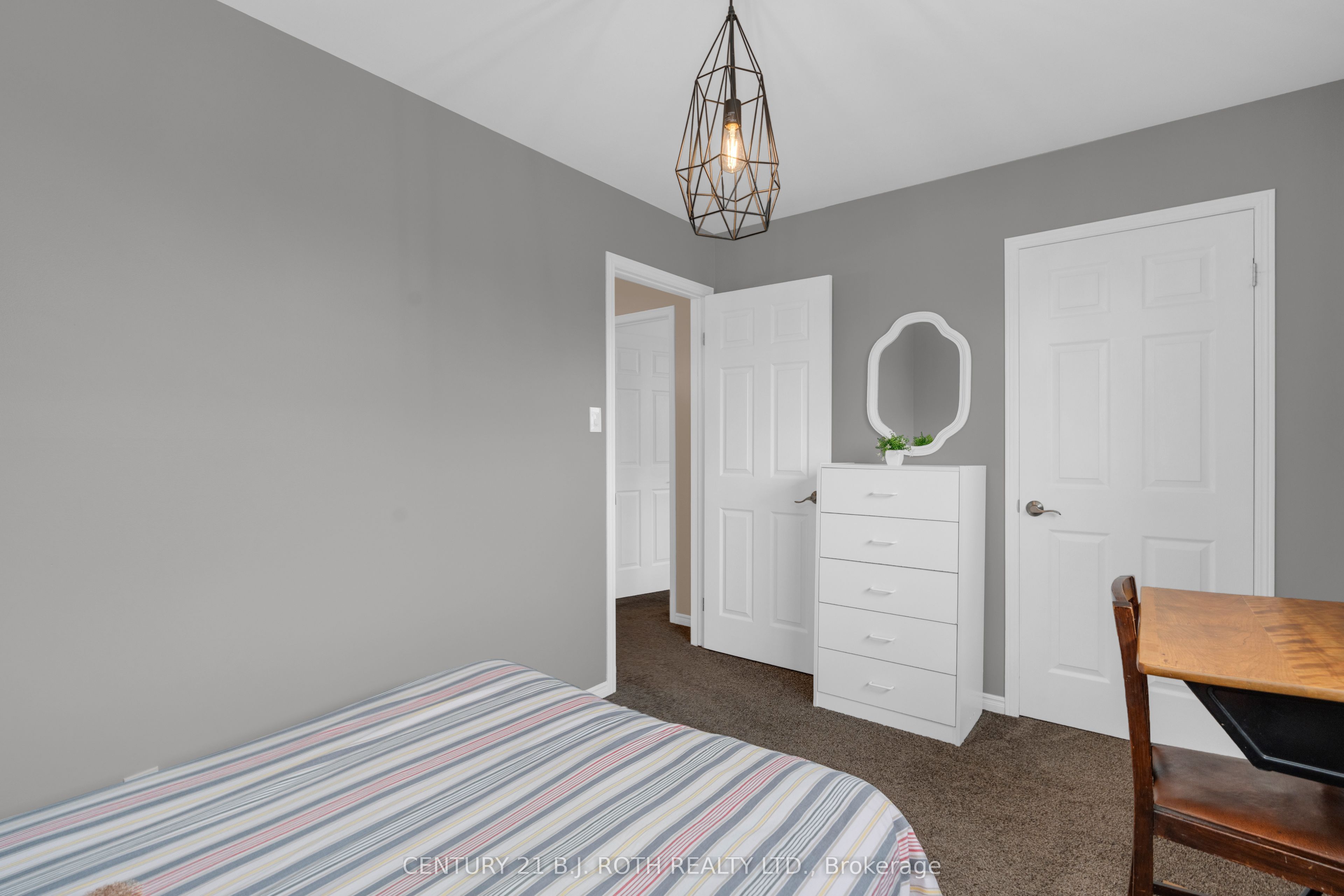 37 Laurentian Lane Property Photo 29