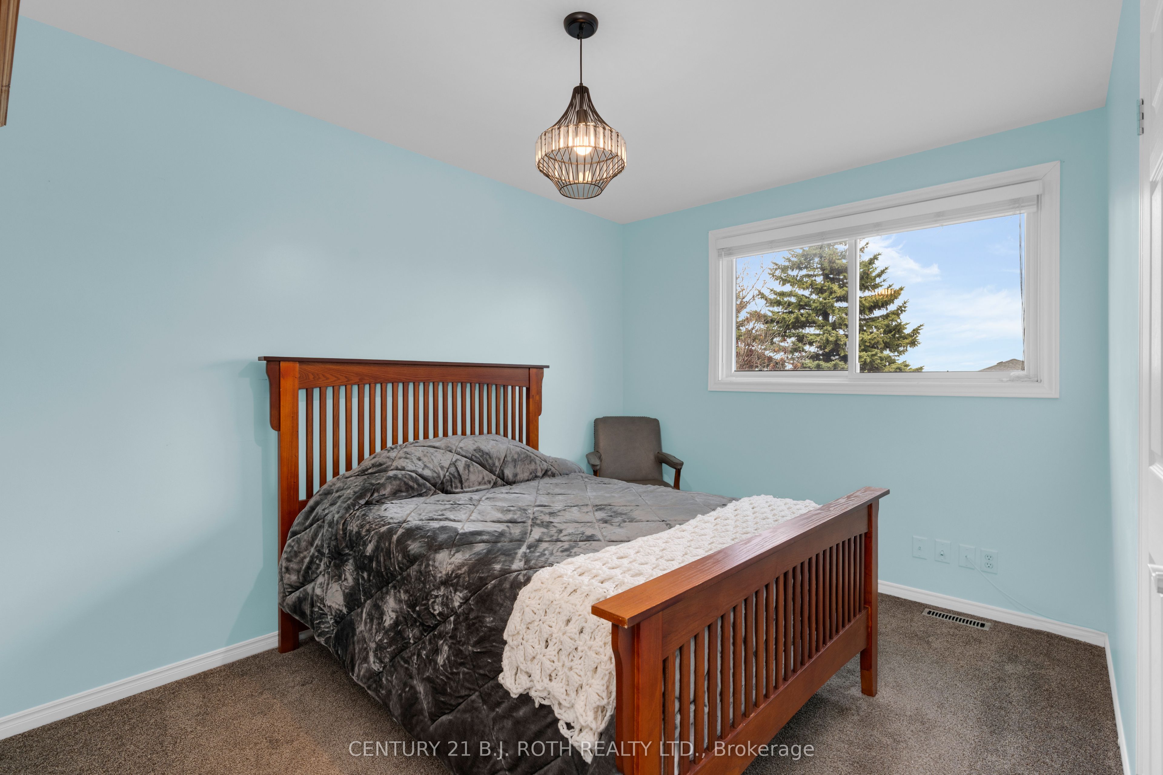 37 Laurentian Lane Property Photo 31