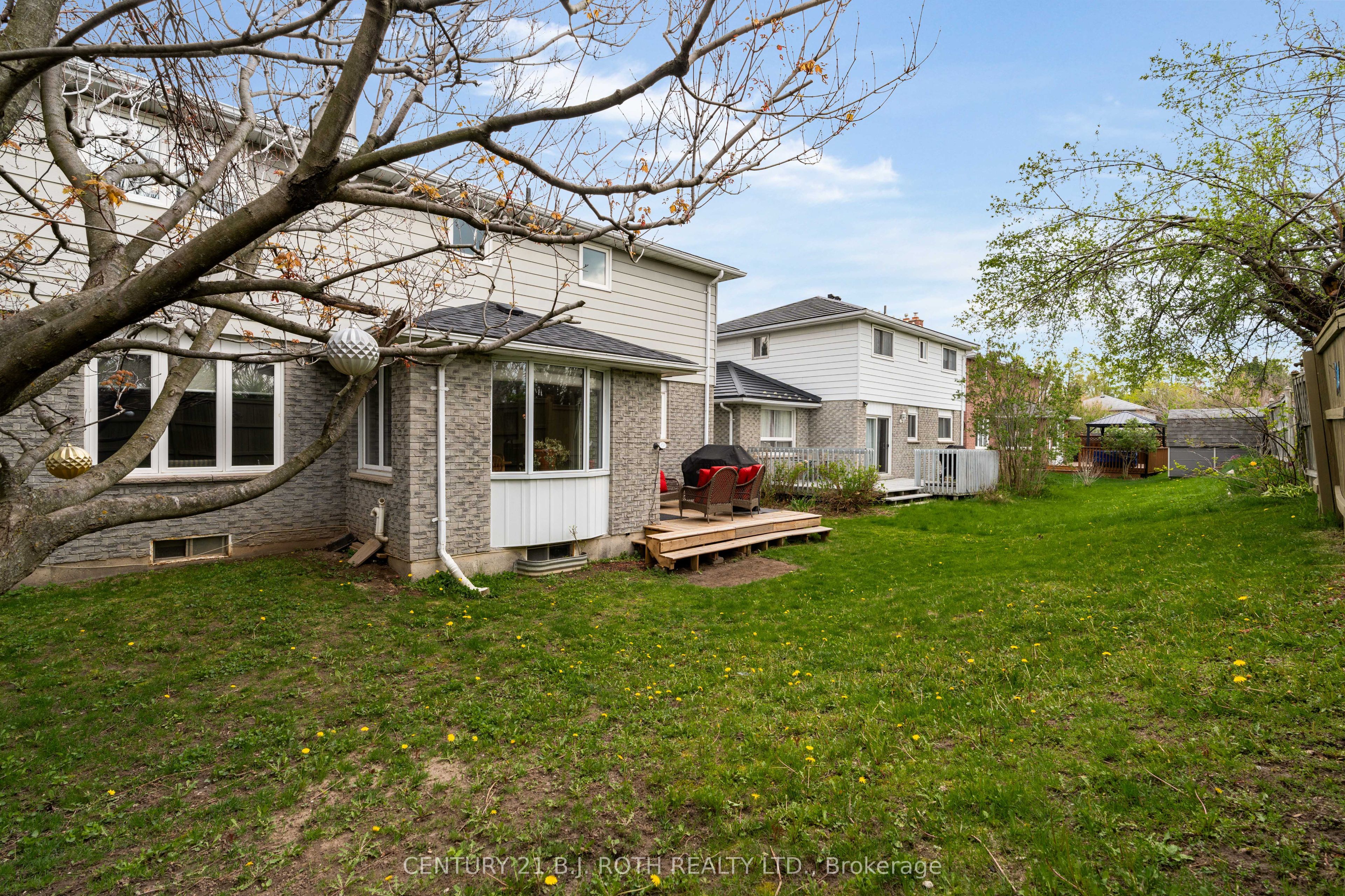 37 Laurentian Lane Property Photo 43