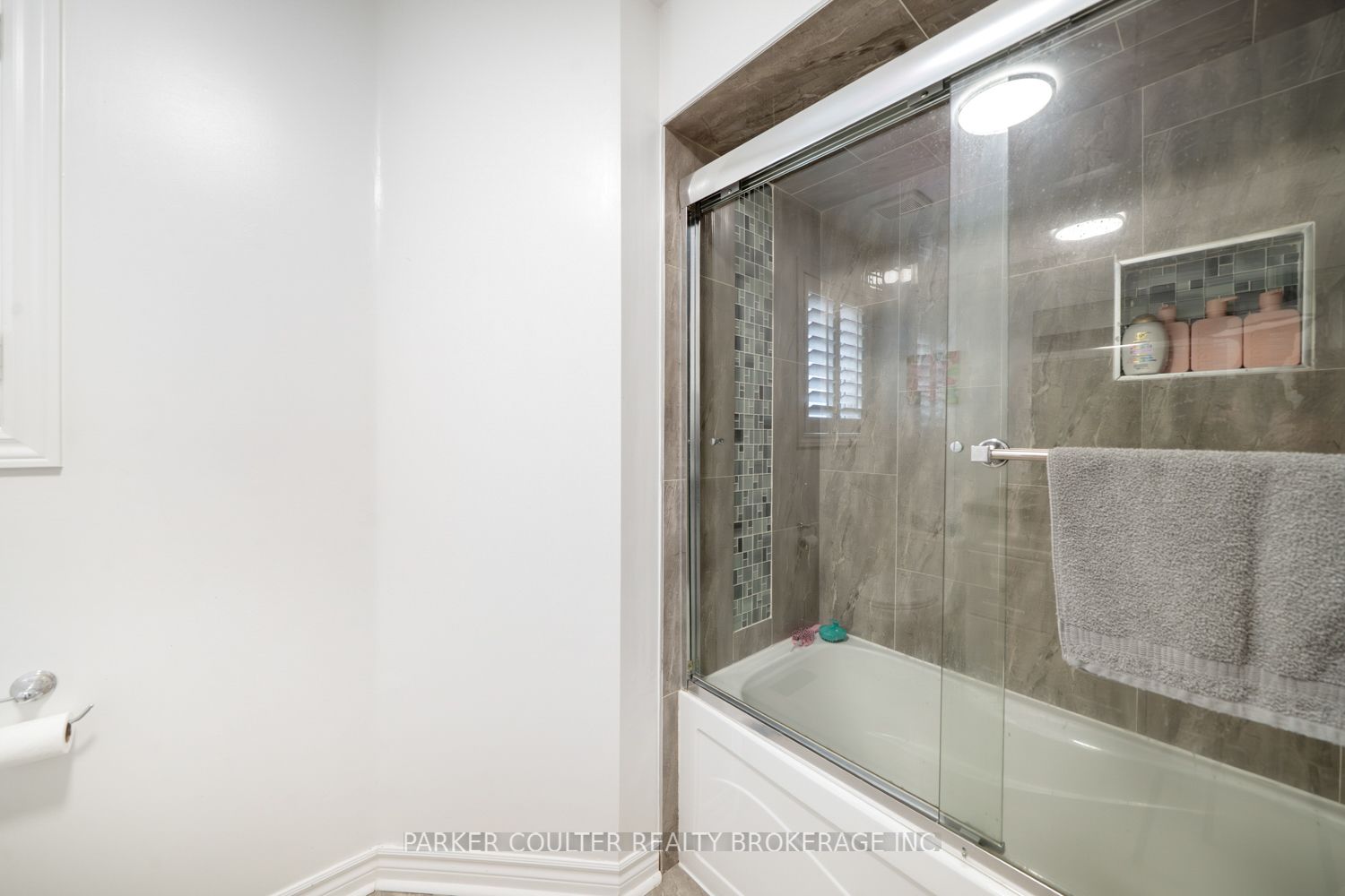 9 Surrey Drive Property Photo 25