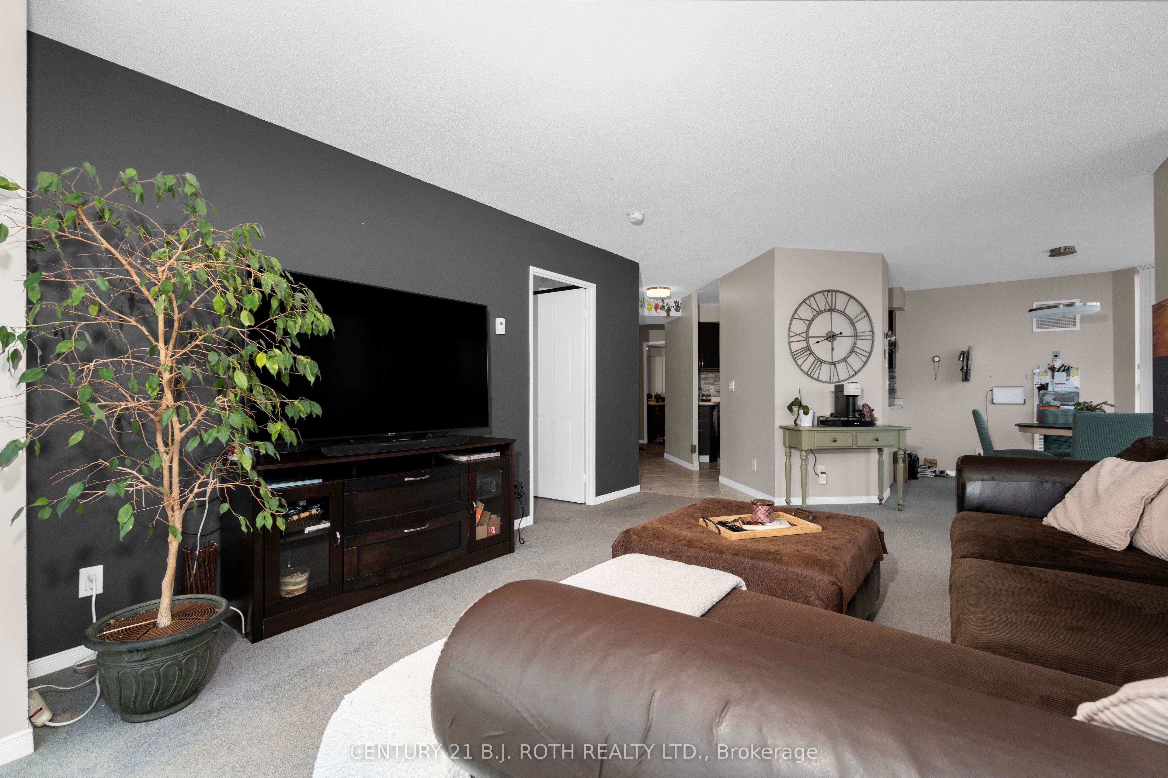 150 Dunlop Street E 807 Property Photo 6