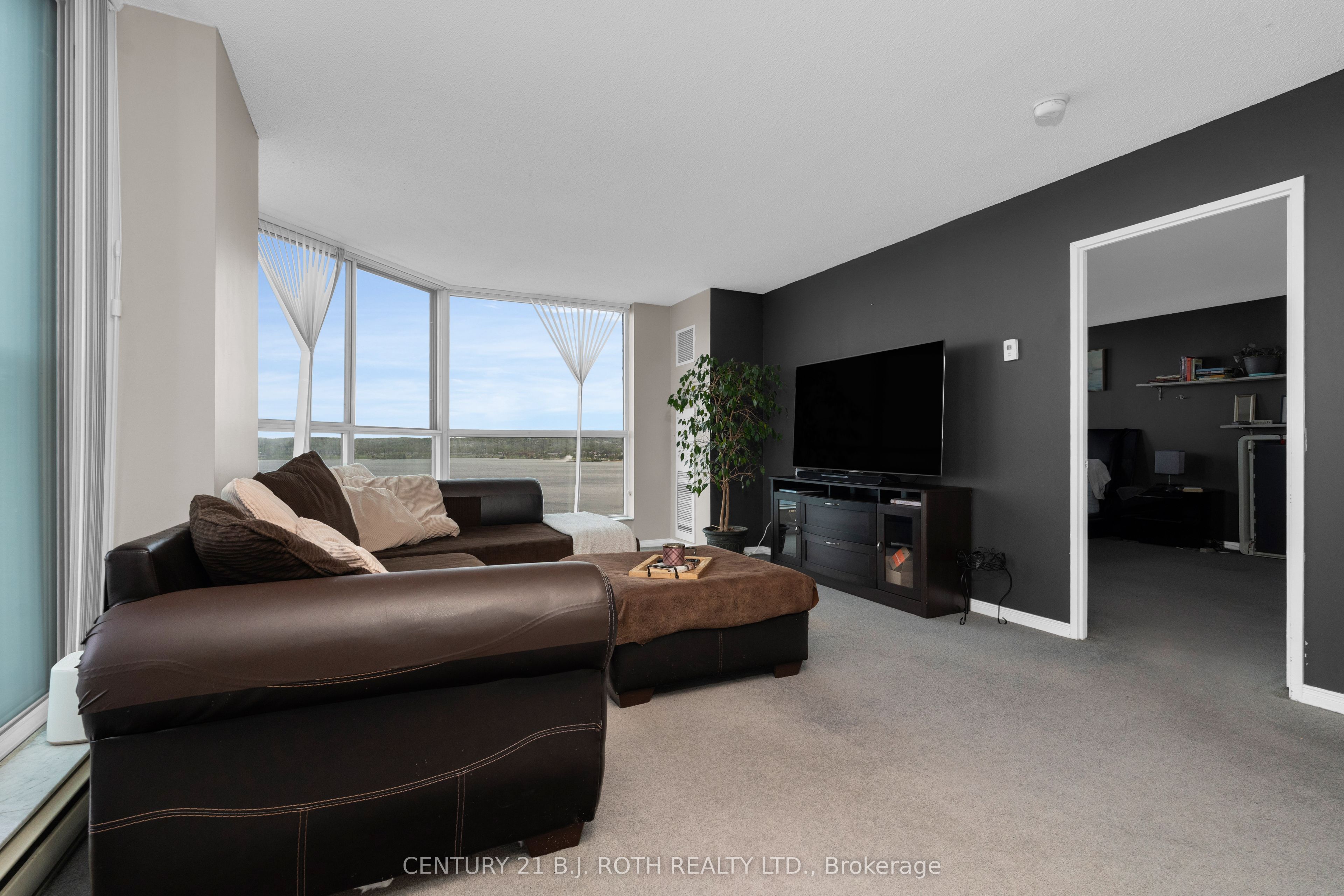 150 Dunlop Street E 807 Property Photo 8