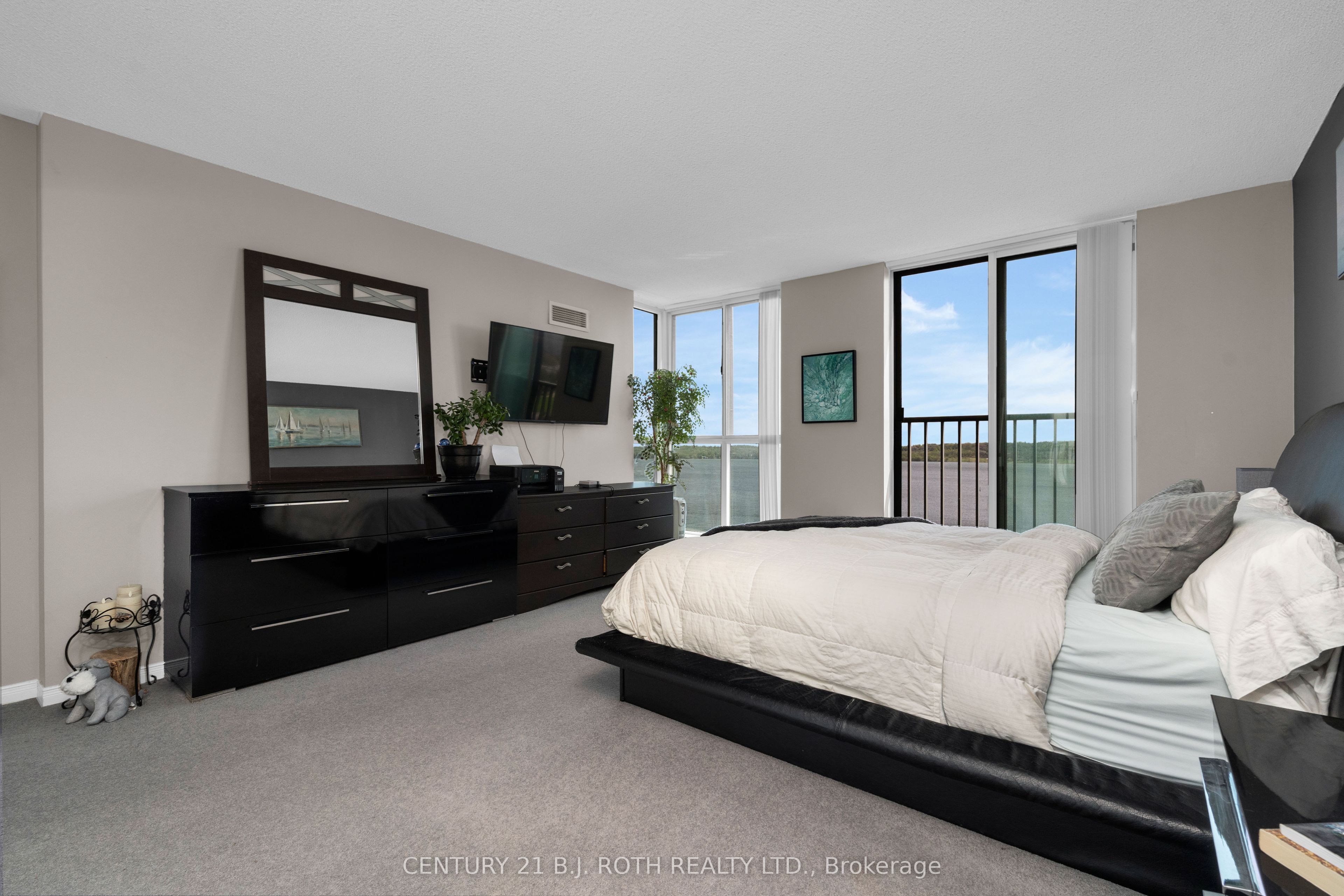 150 Dunlop Street E 807 Property Photo 13