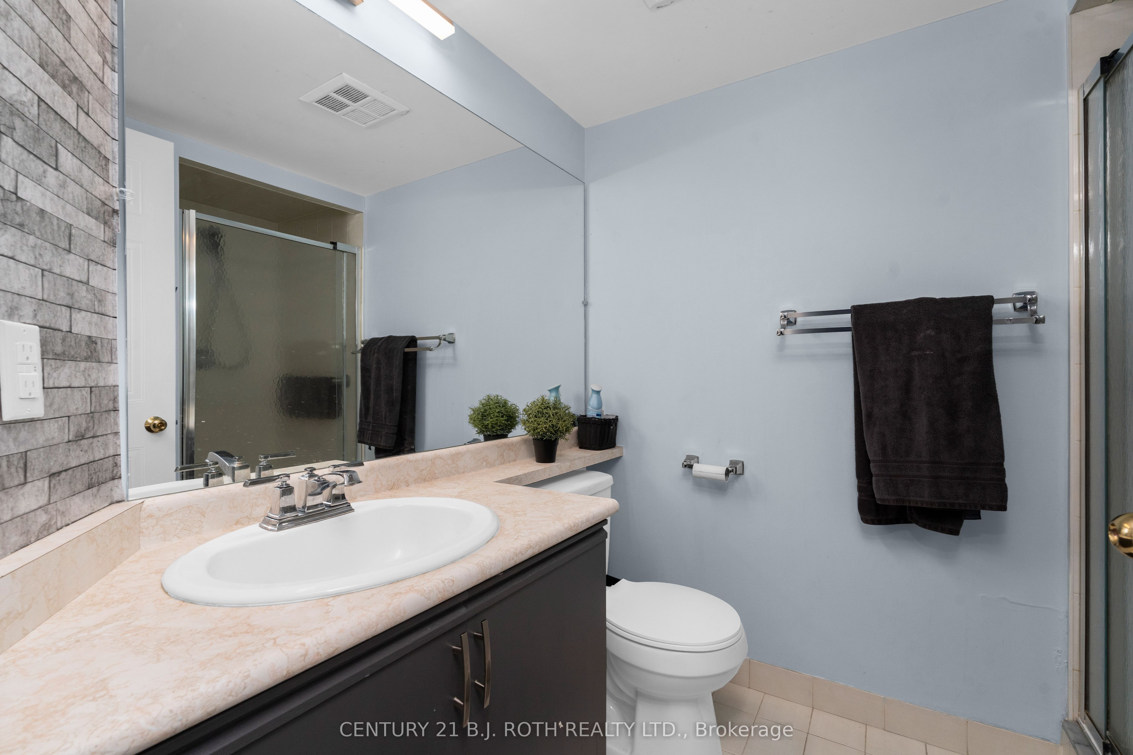 150 Dunlop Street E 807 Property Photo 17