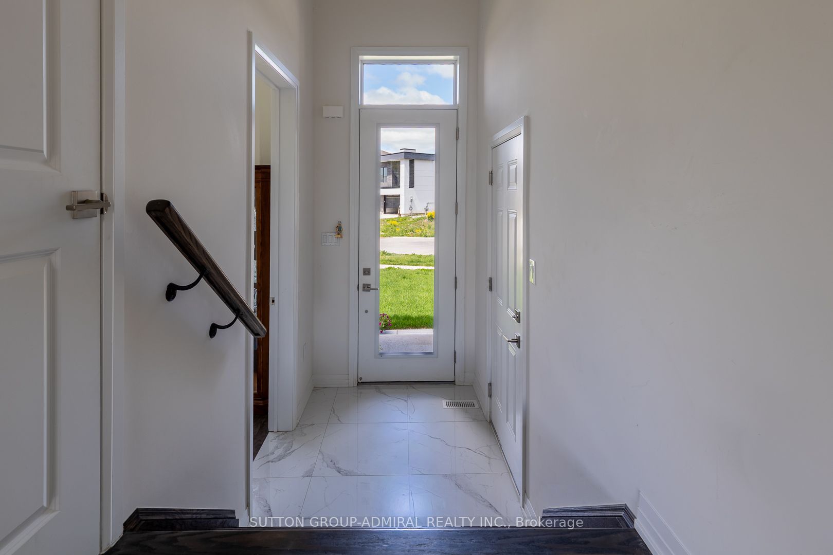 3731 Lakepoint Drive Property Photo 9