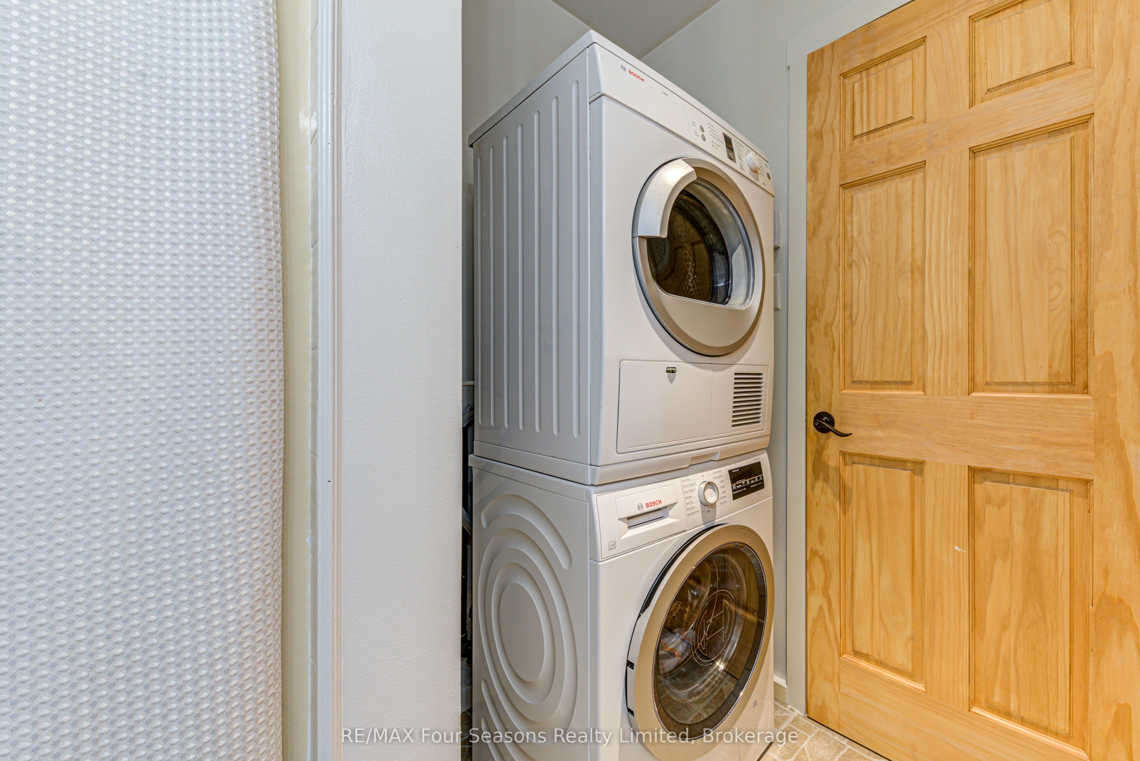 471 Oxbow Crescent Property Photo 8