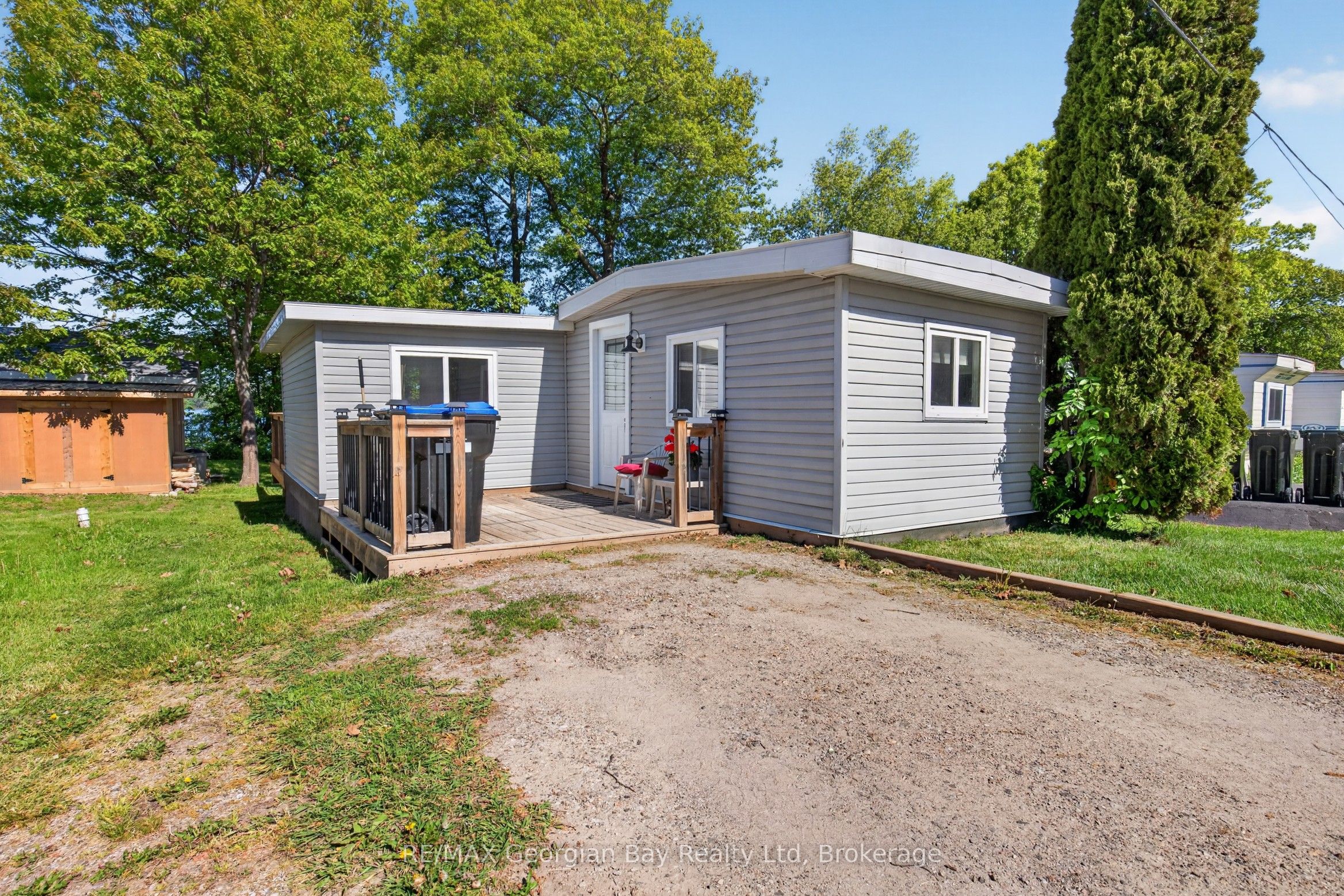 24 Lakeshore Road Property Photo 1