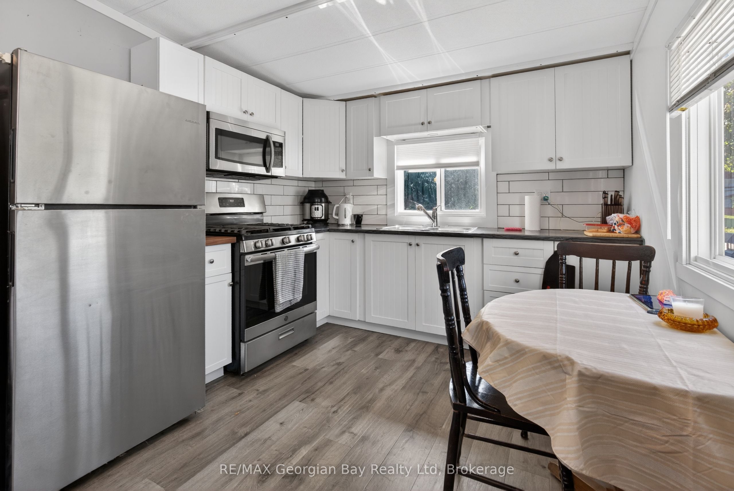 24 Lakeshore Road Property Photo 3