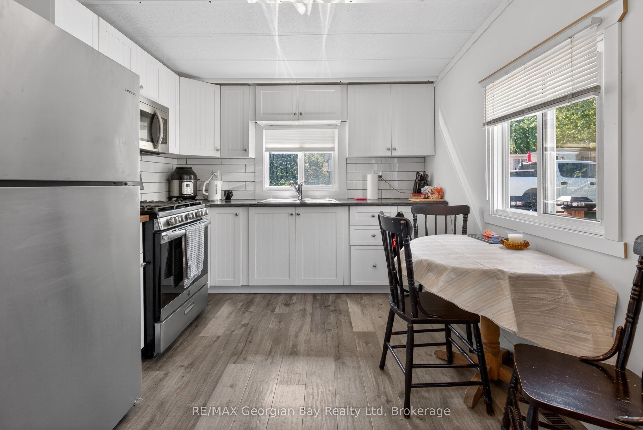 24 Lakeshore Road Property Photo 4
