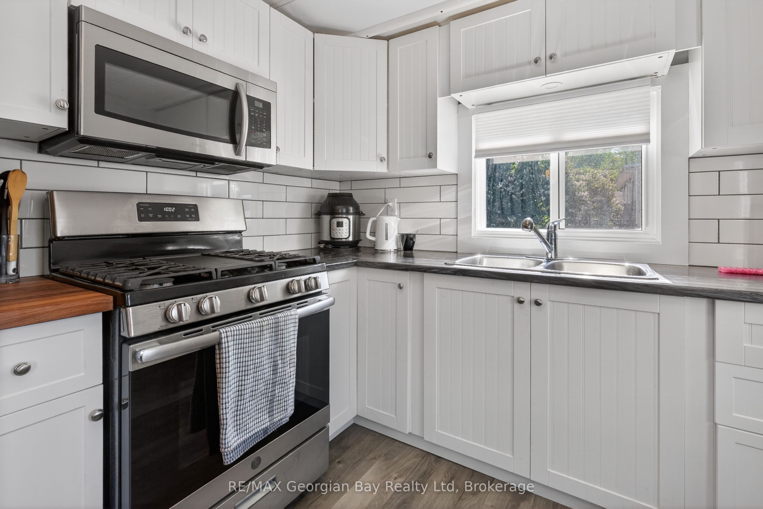 24 Lakeshore Road Property Photo 5