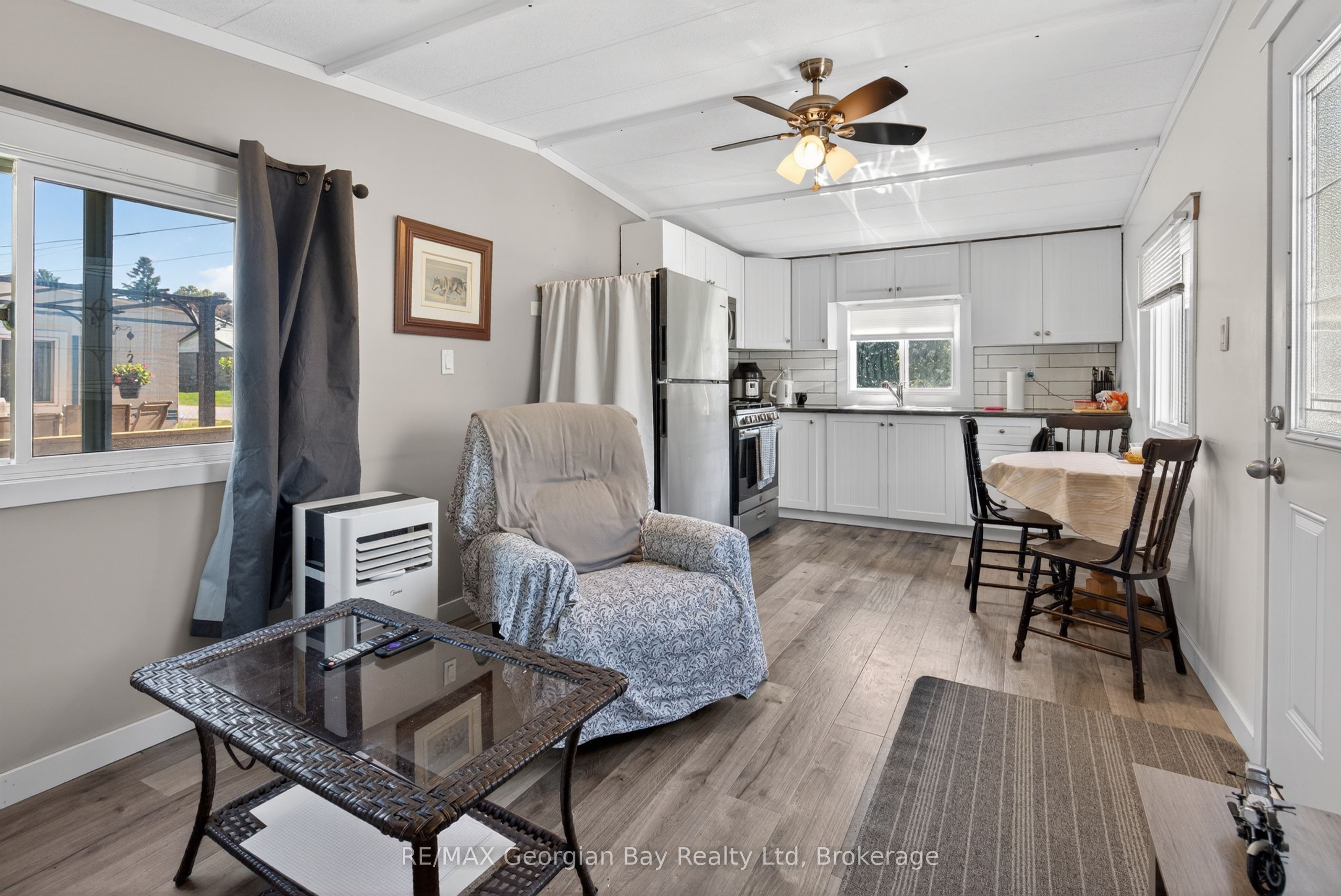 24 Lakeshore Road Property Photo 8
