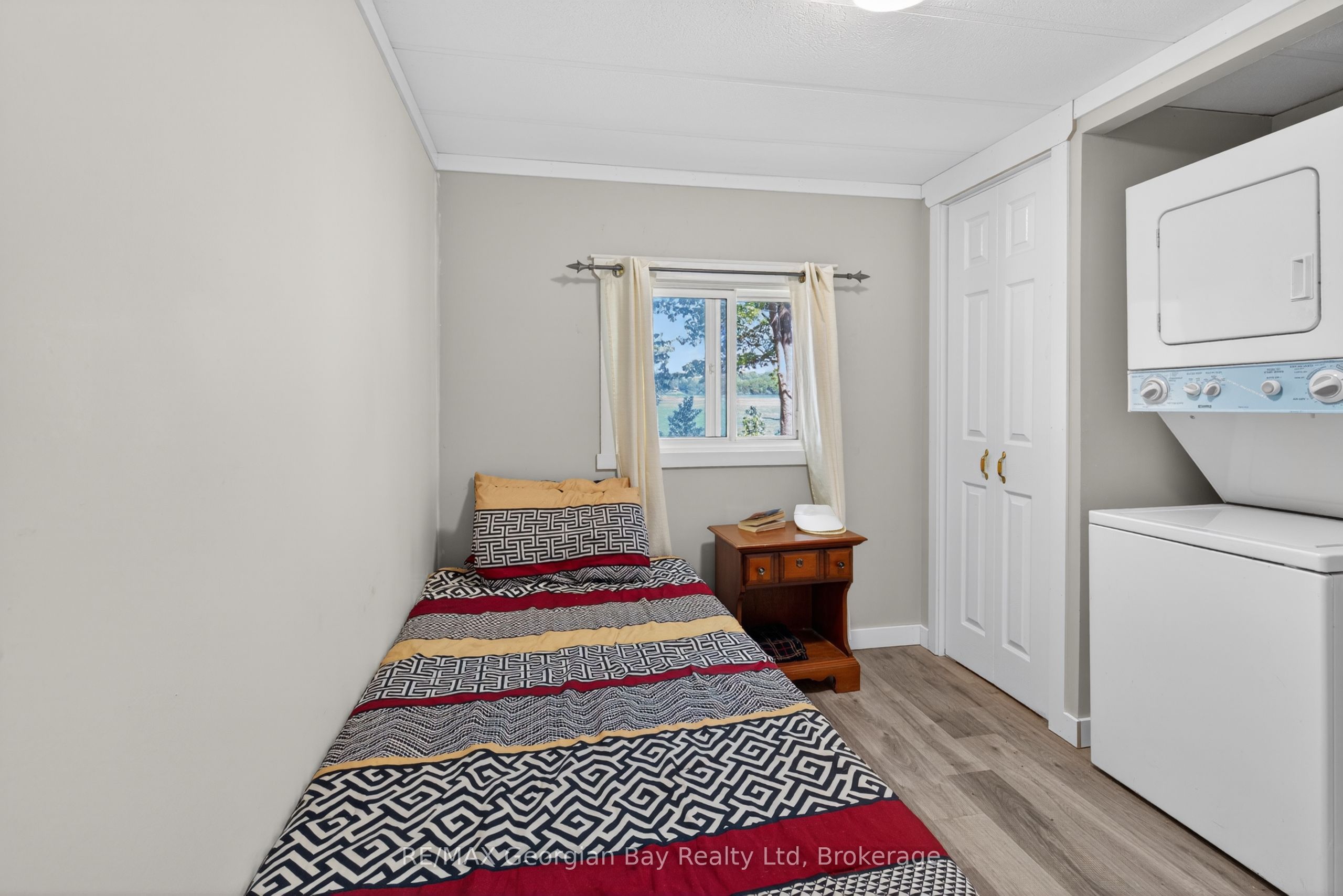 24 Lakeshore Road Property Photo 11