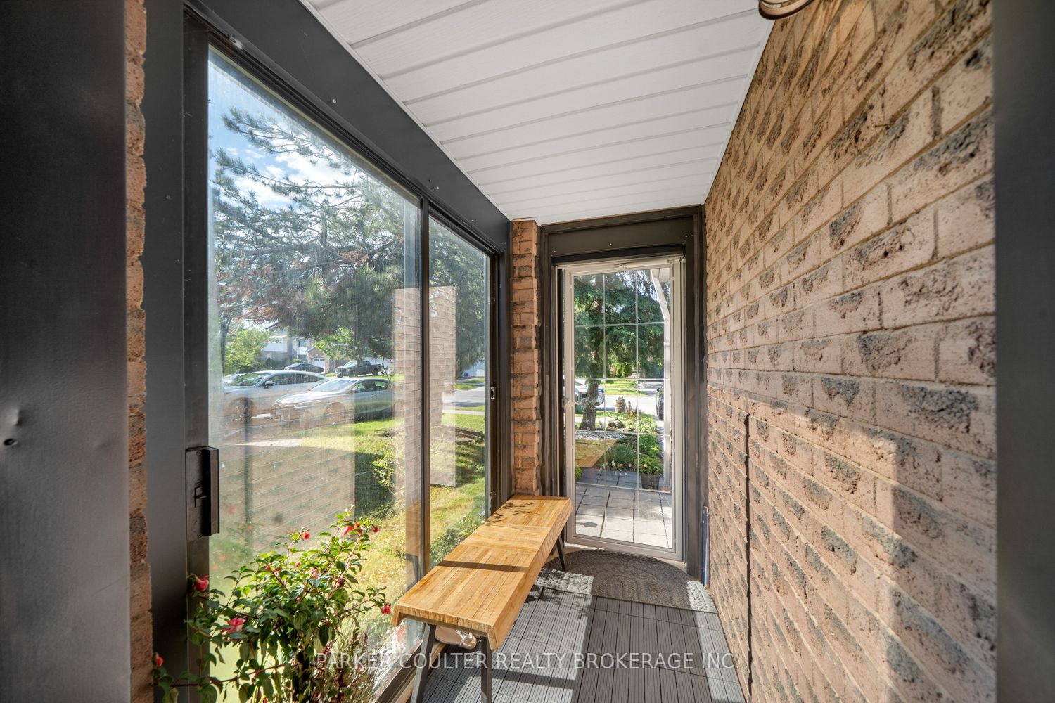 240 Hickling Trail Property Photo 4