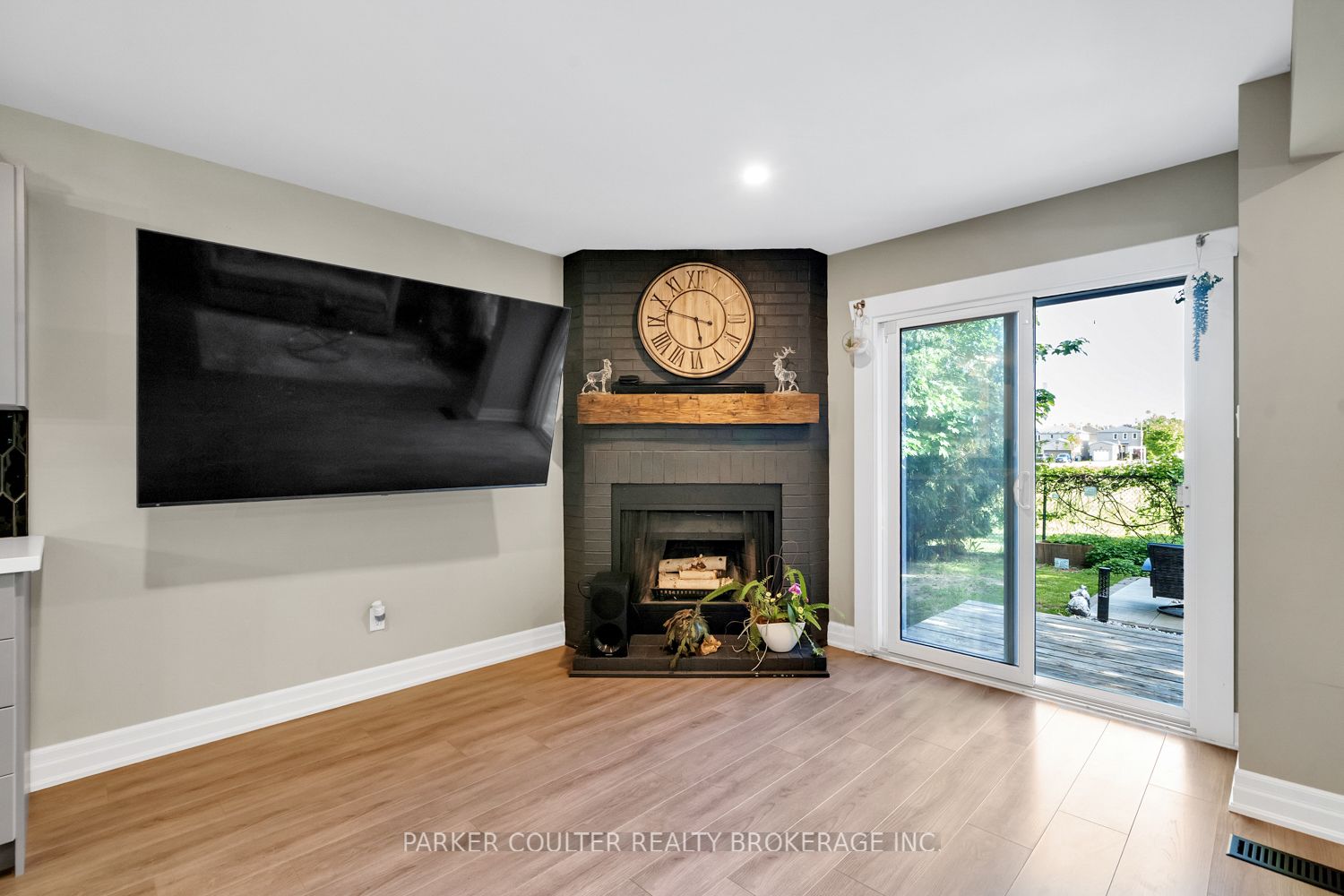 240 Hickling Trail Property Photo 12