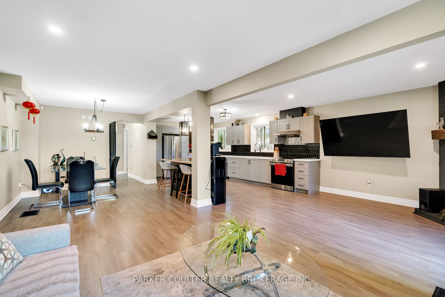 240 Hickling Trail Property Photo 14