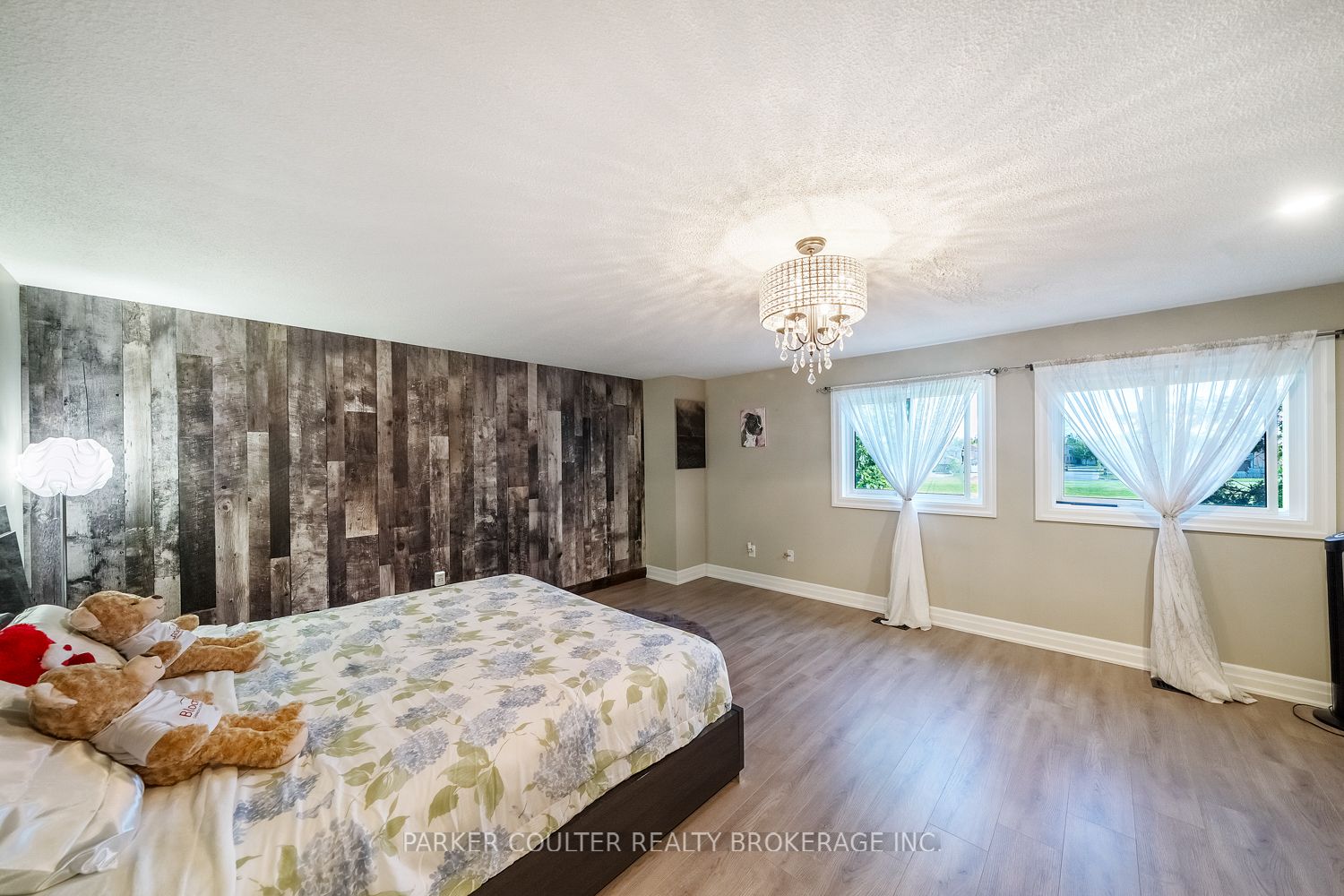 240 Hickling Trail Property Photo 32