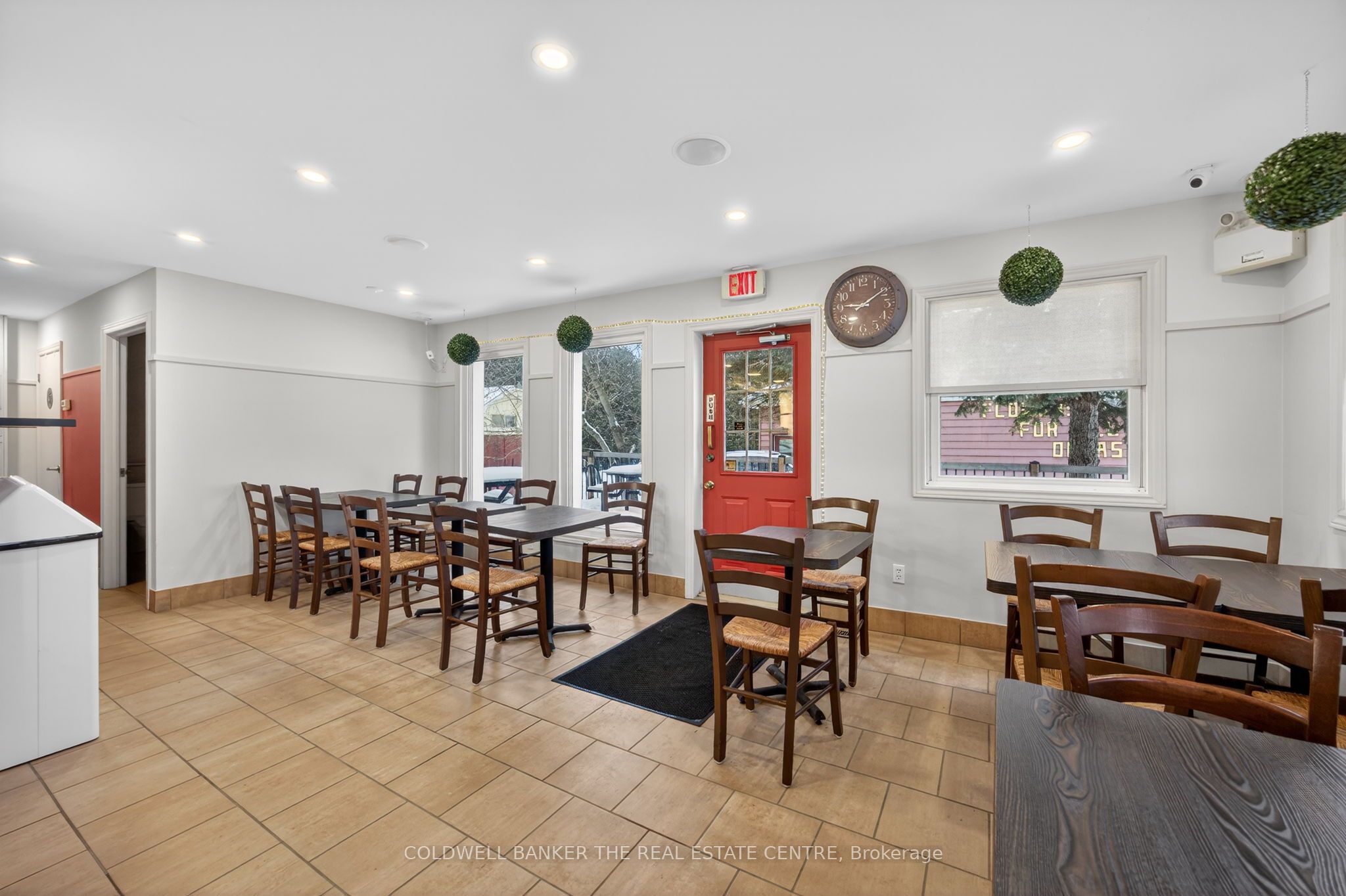 56 Yonge Street S Property Photo 17