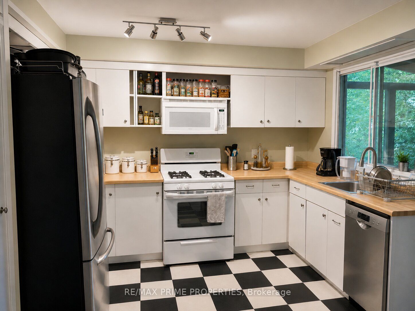 187 Frederick Drive Property Photo 4
