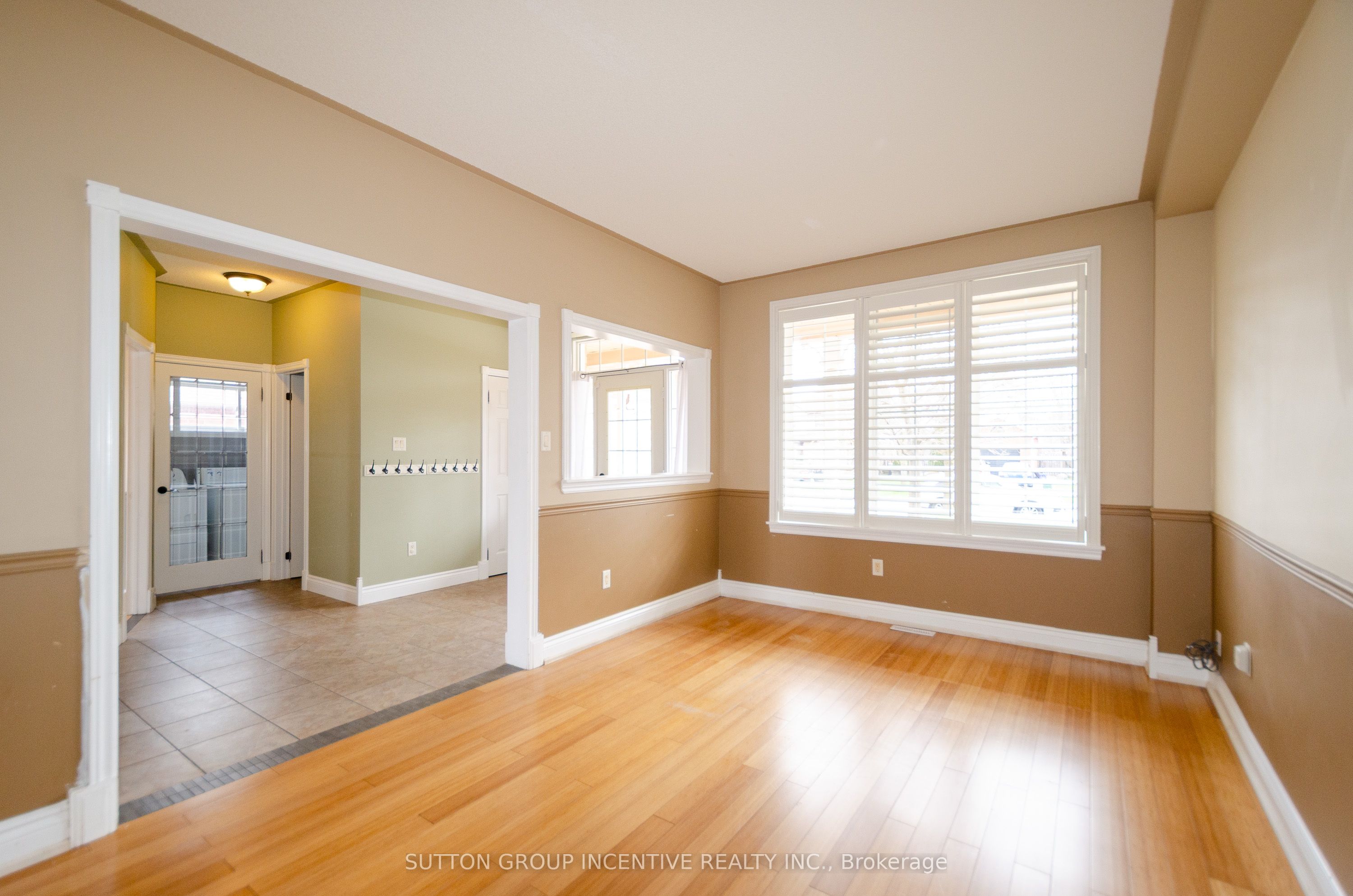 38 Harwood Drive Upper Property Photo 3