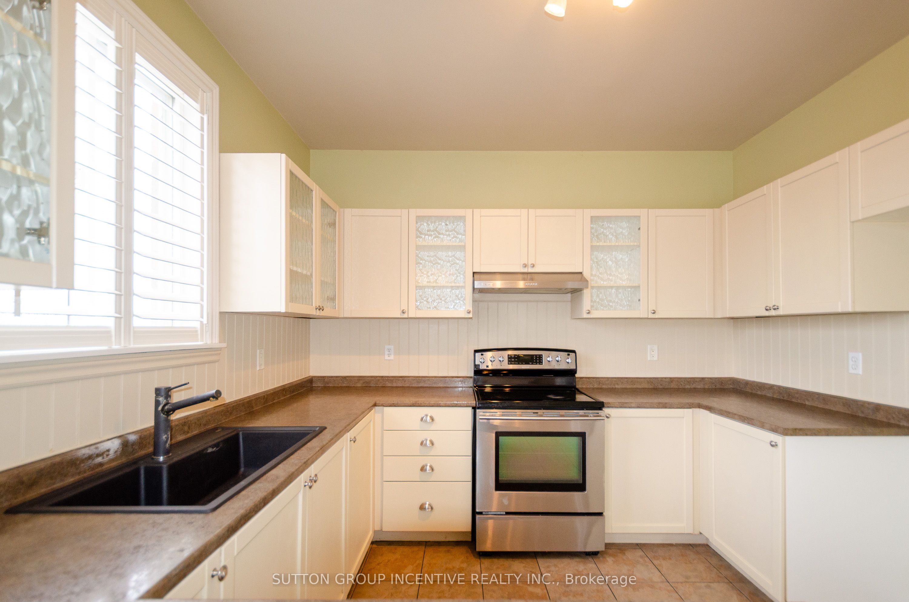 38 Harwood Drive Upper Property Photo 11