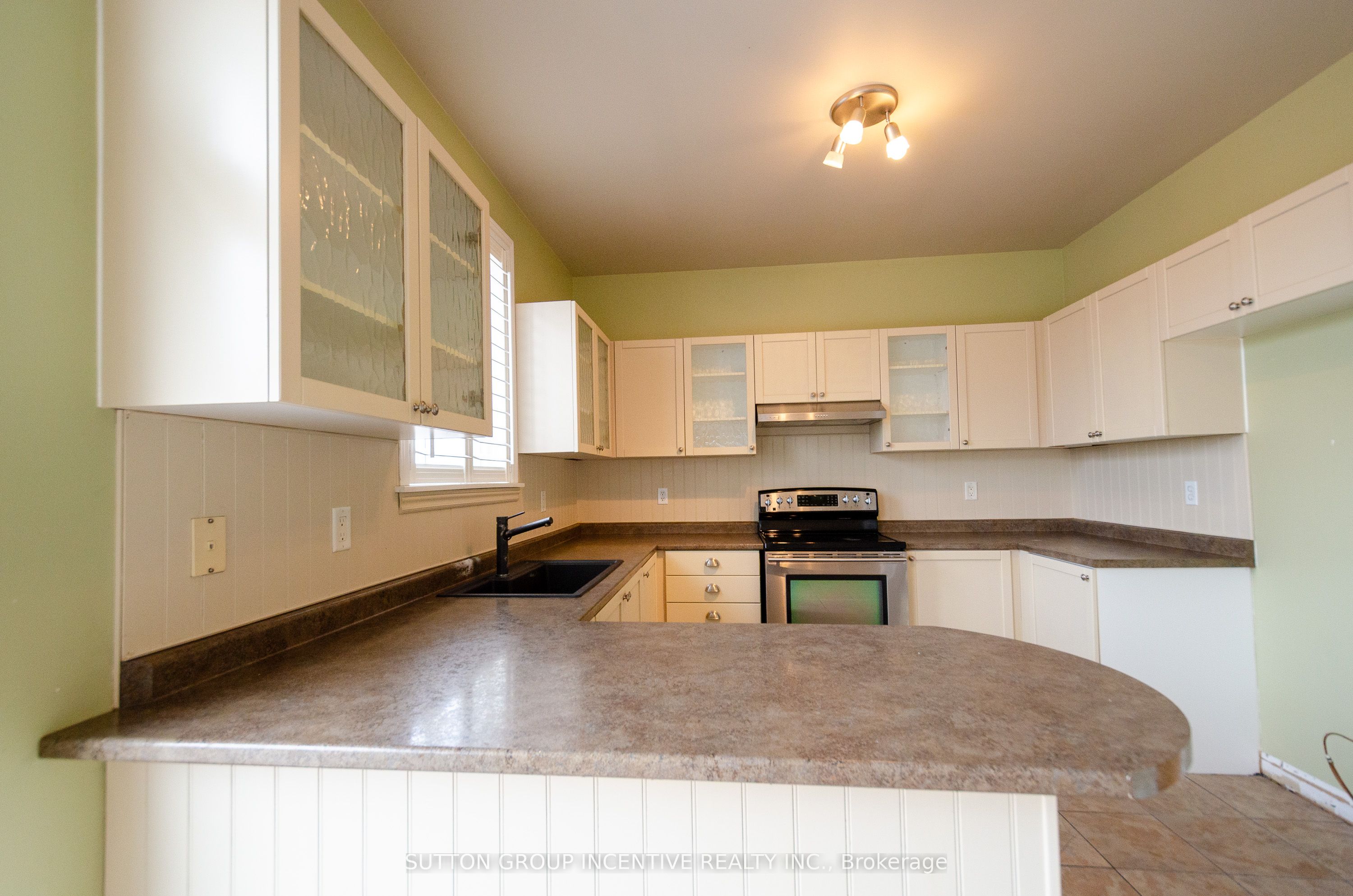 38 Harwood Drive Upper Property Photo 12