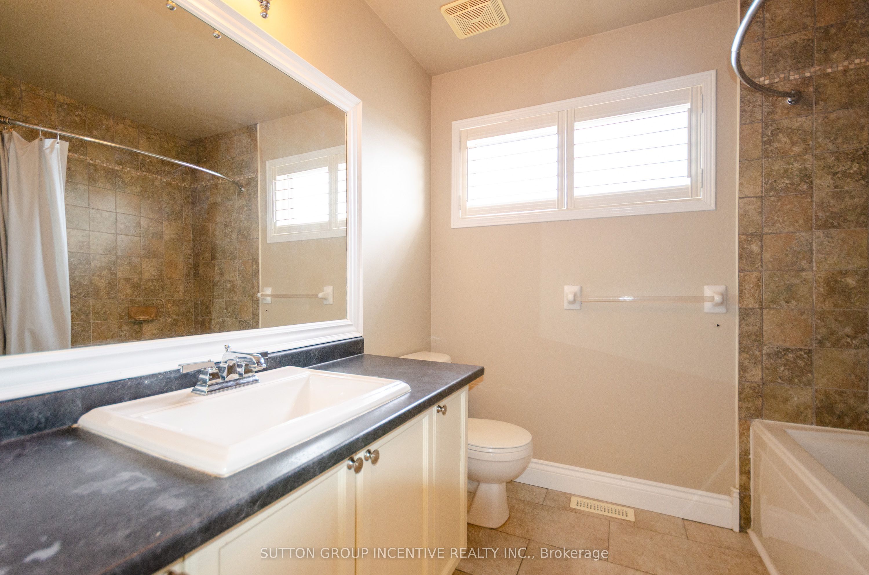 38 Harwood Drive Upper Property Photo 21