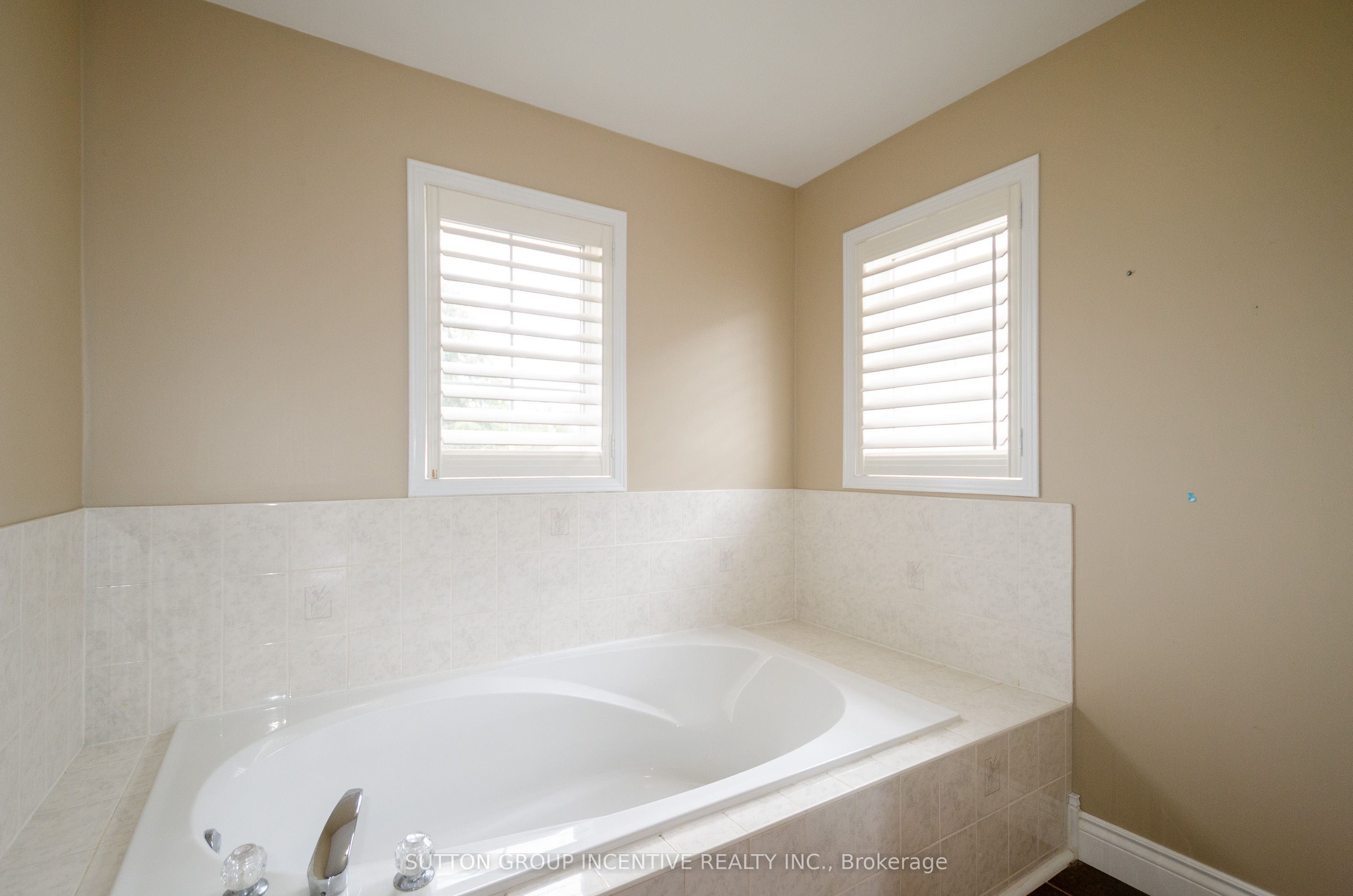 38 Harwood Drive Upper Property Photo 25