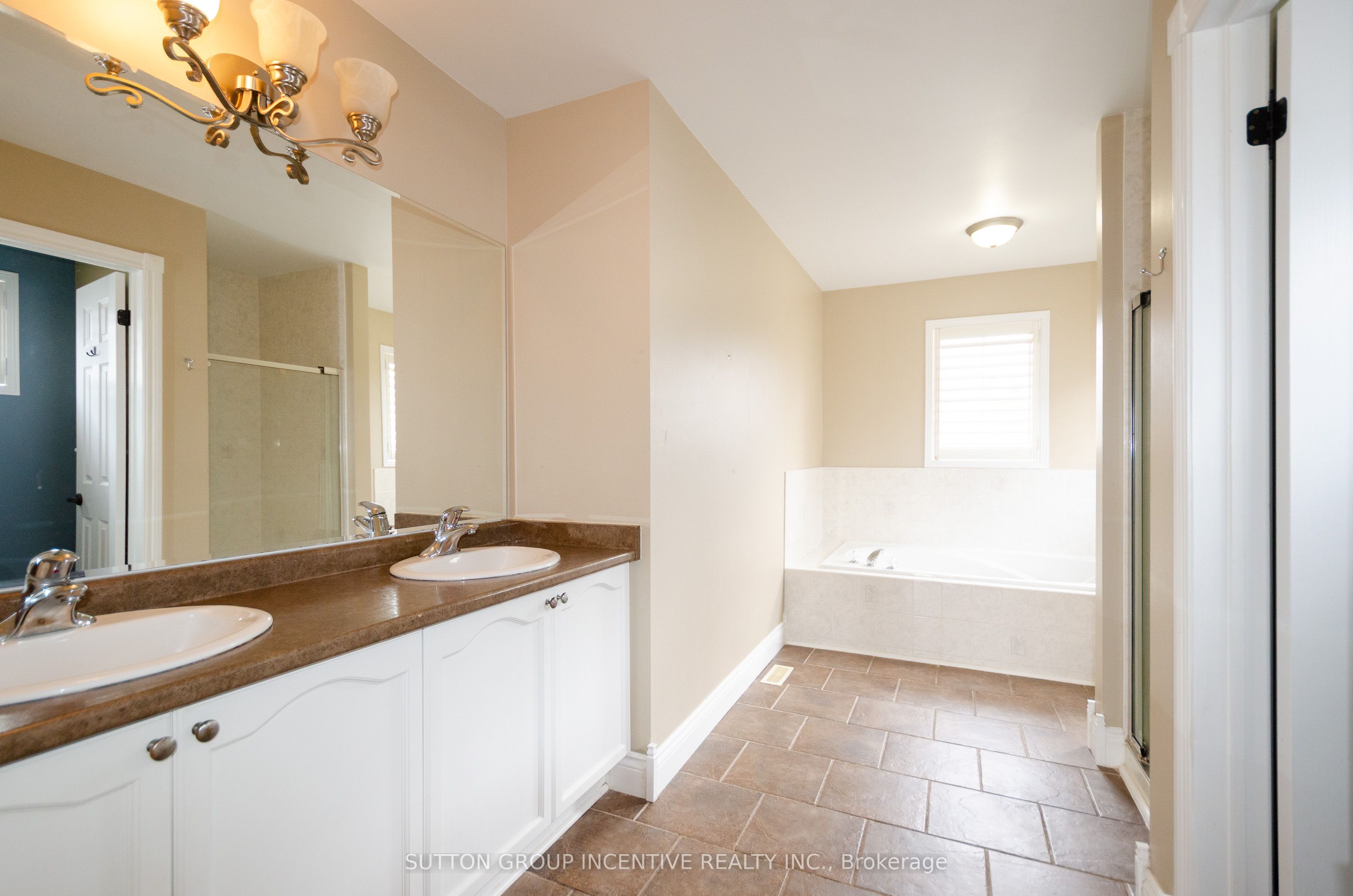 38 Harwood Drive Upper Property Photo 26