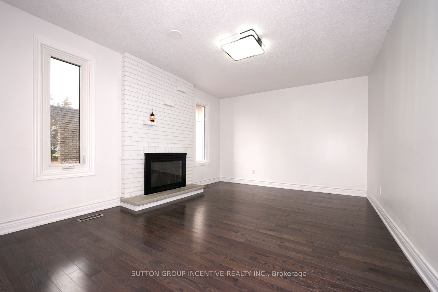 7 Huron Street Property Photo 6
