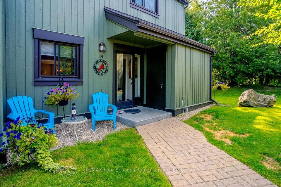 158 Escarpment Crescent Property Photo 1