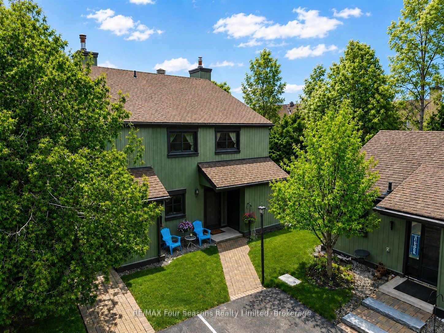 158 Escarpment Crescent Property Photo 2