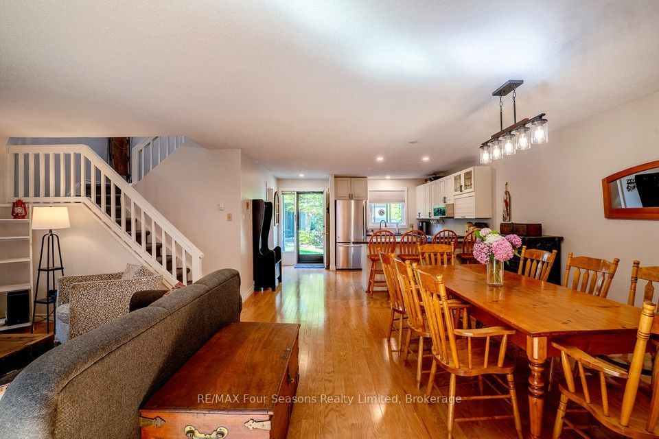 158 Escarpment Crescent Property Photo 3