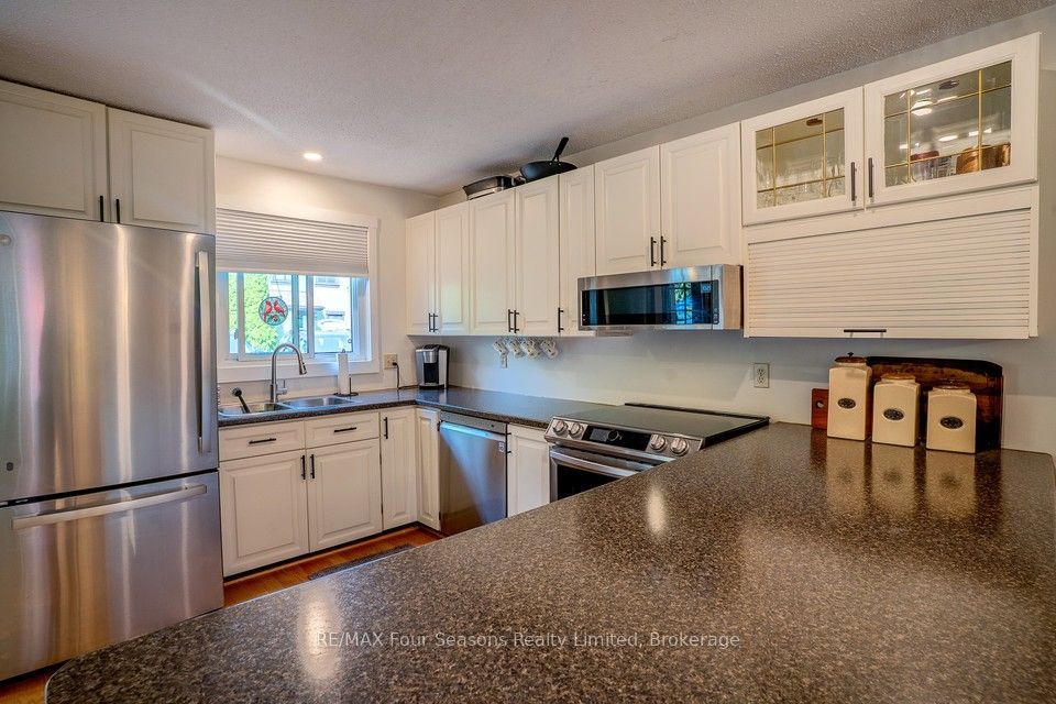 158 Escarpment Crescent Property Photo 4