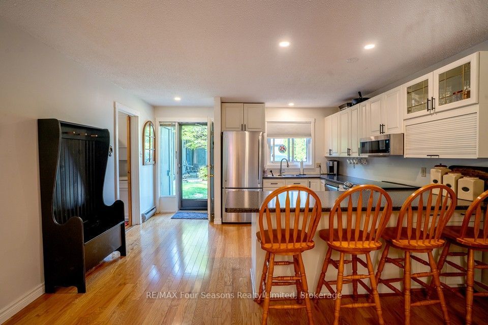 158 Escarpment Crescent Property Photo 5