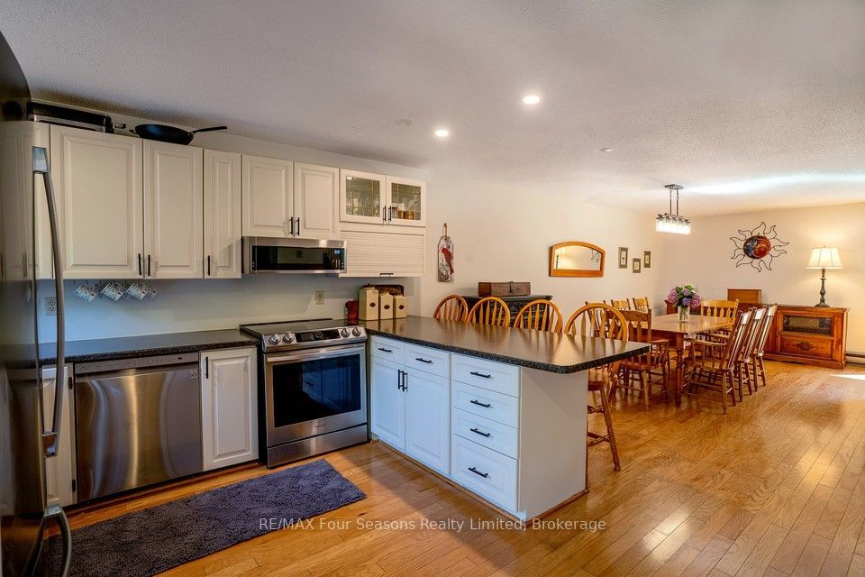 158 Escarpment Crescent Property Photo 6