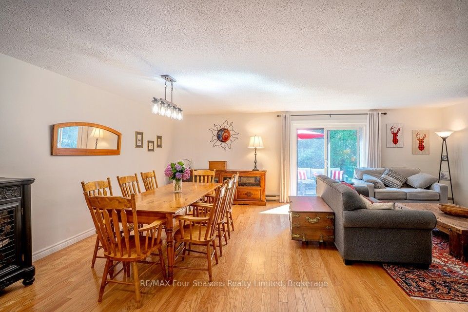 158 Escarpment Crescent Property Photo 7